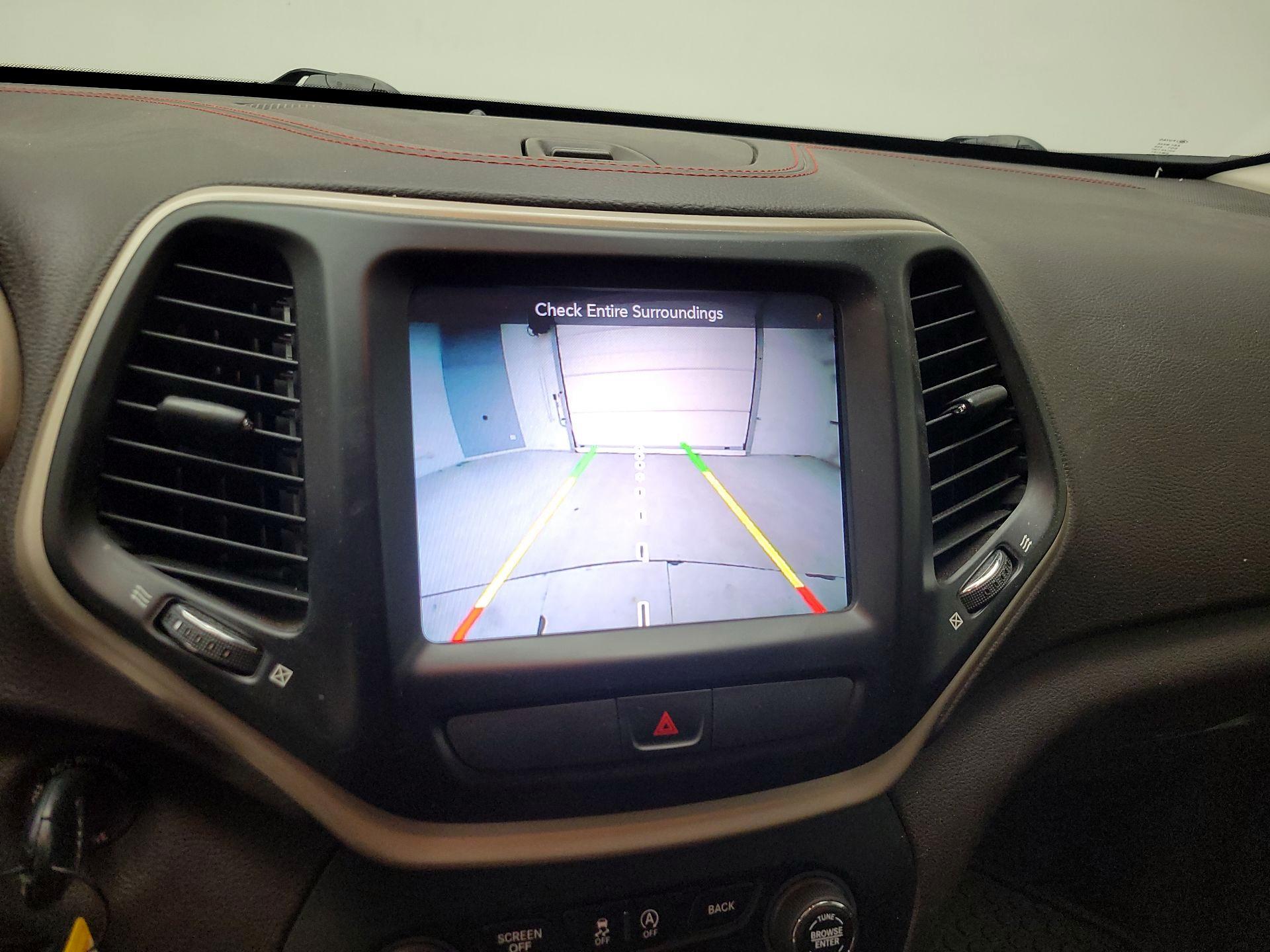 Thumbnail: 2015 Jeep Cherokee - 14