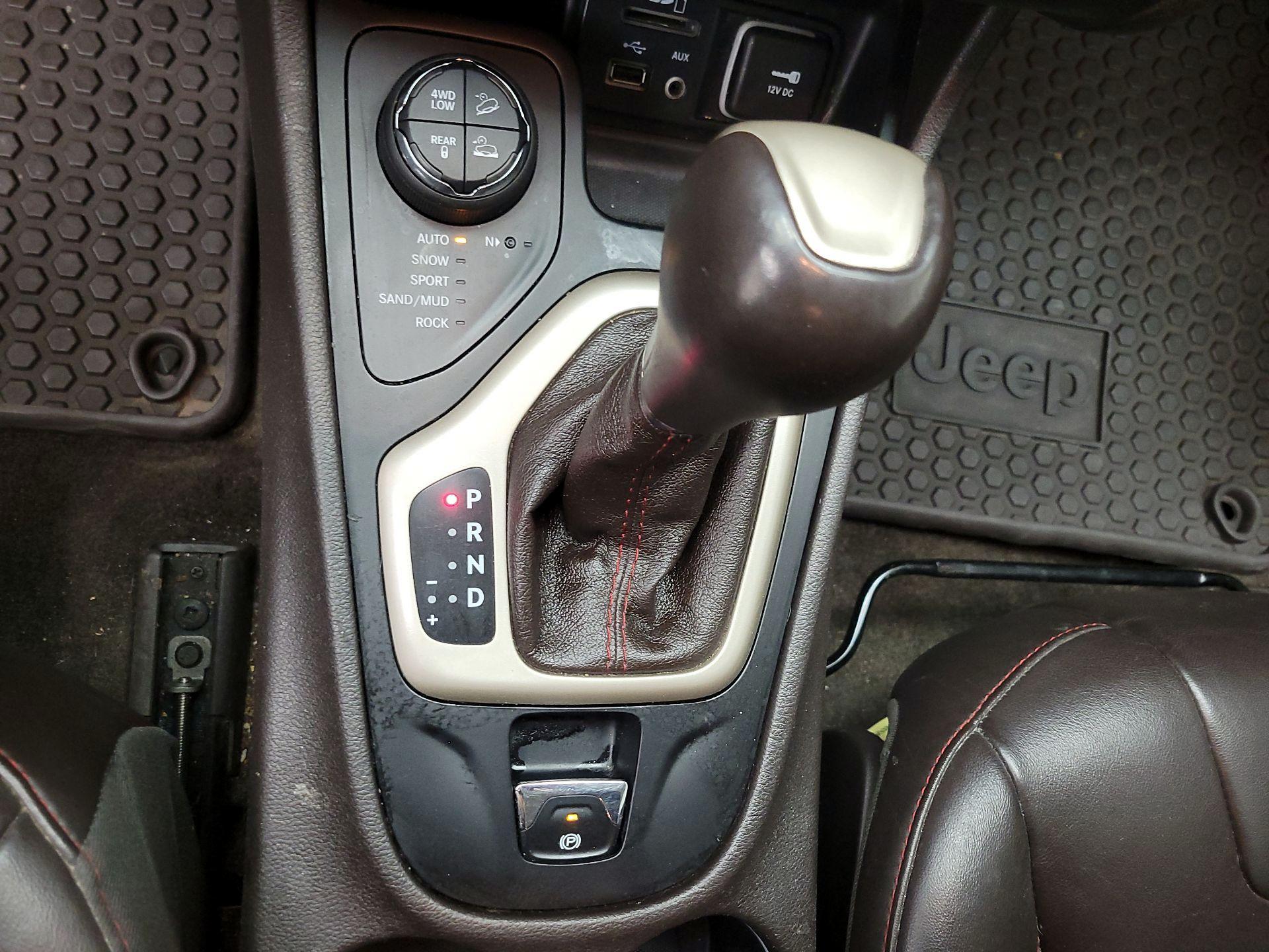 Thumbnail: 2015 Jeep Cherokee - 17