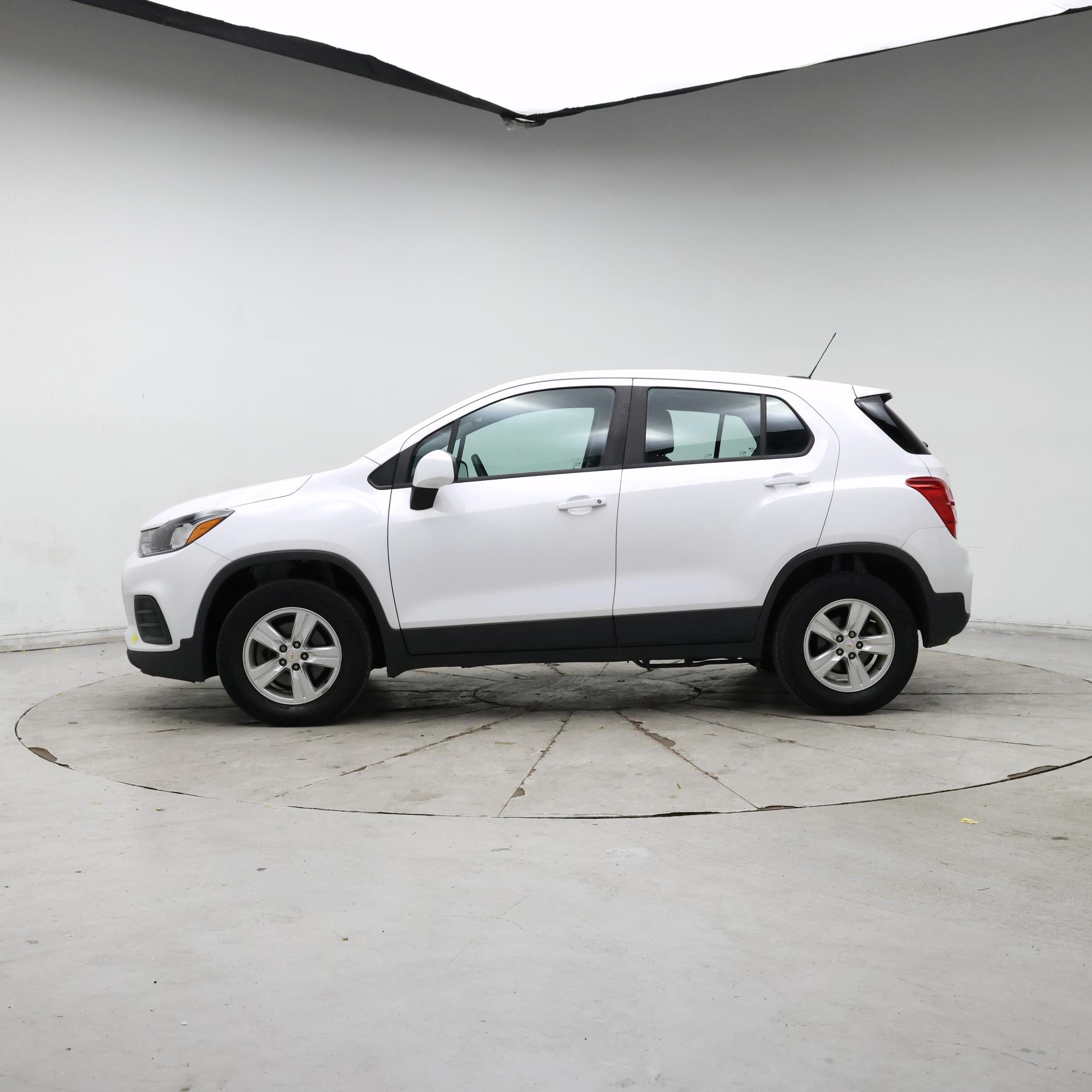 Thumbnail: 2018 Chevrolet Trax - 3