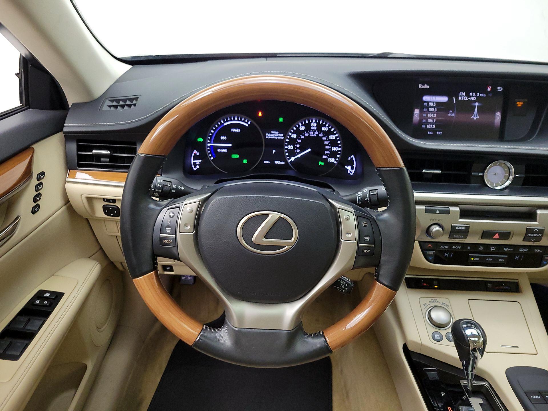 Thumbnail: 2015 Lexus ES - 10