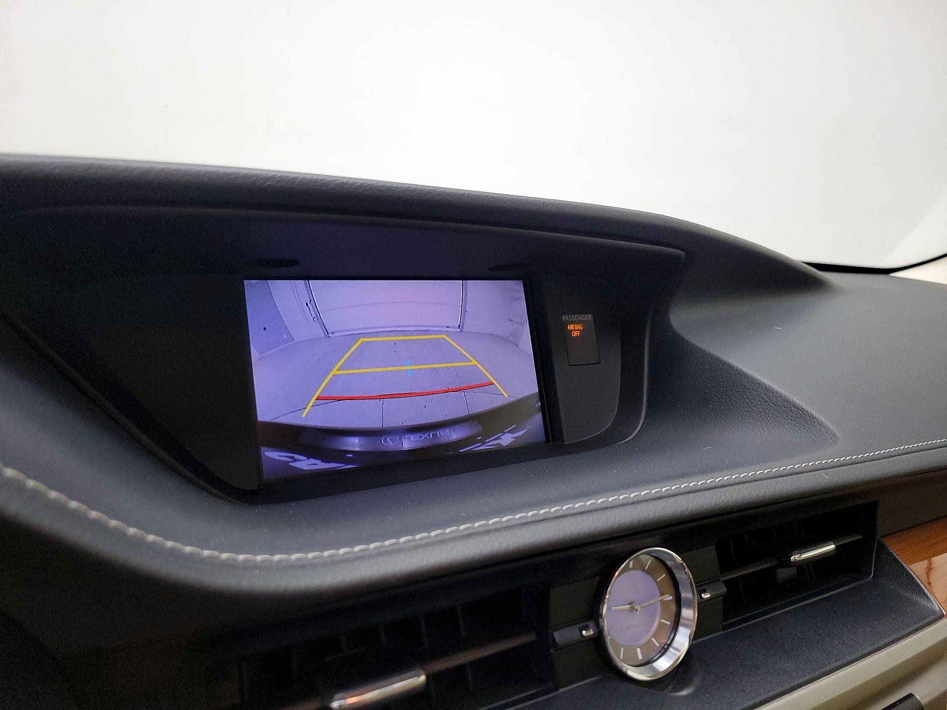 Thumbnail: 2015 Lexus ES - 14