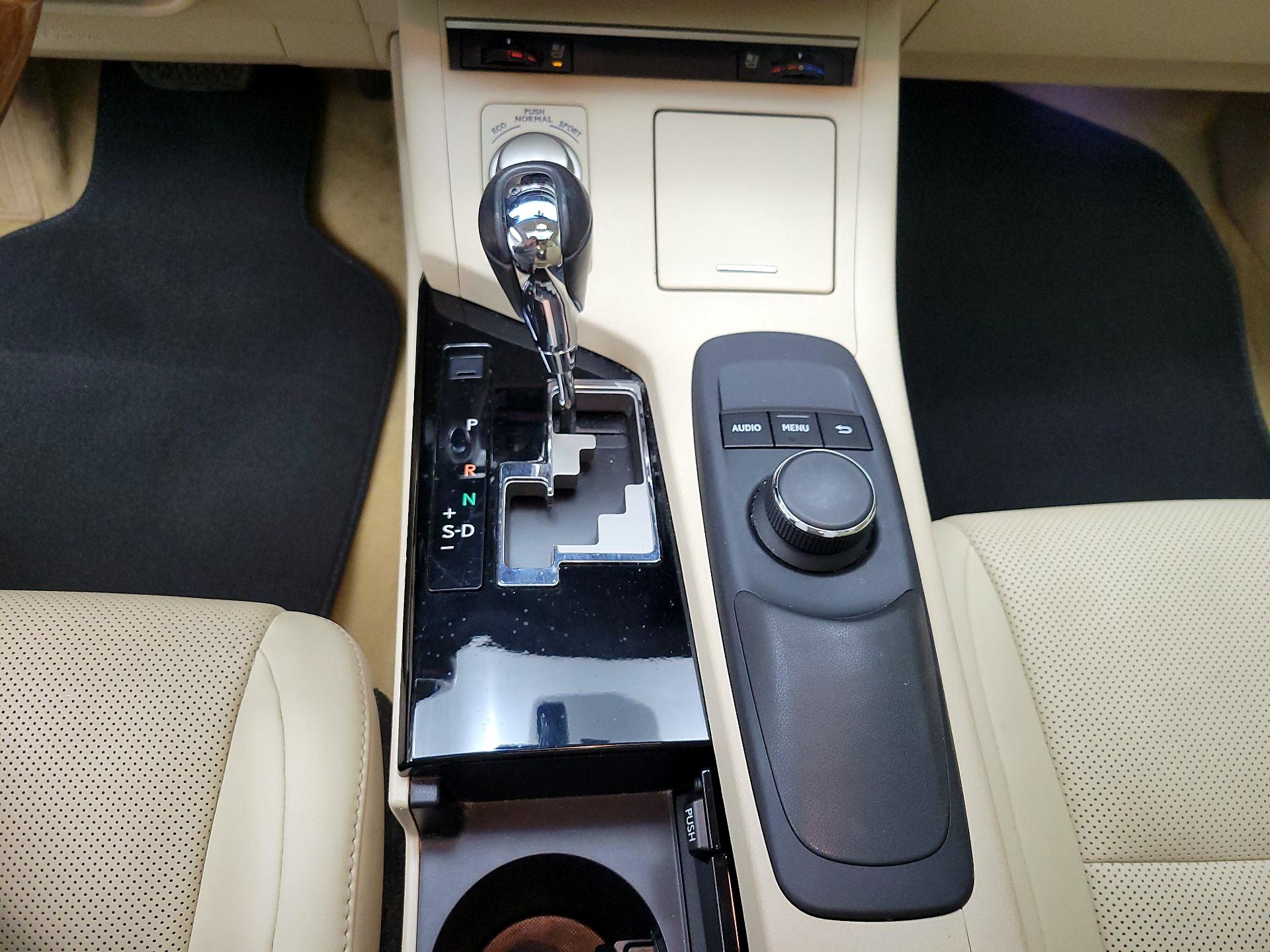 Thumbnail: 2015 Lexus ES - 17