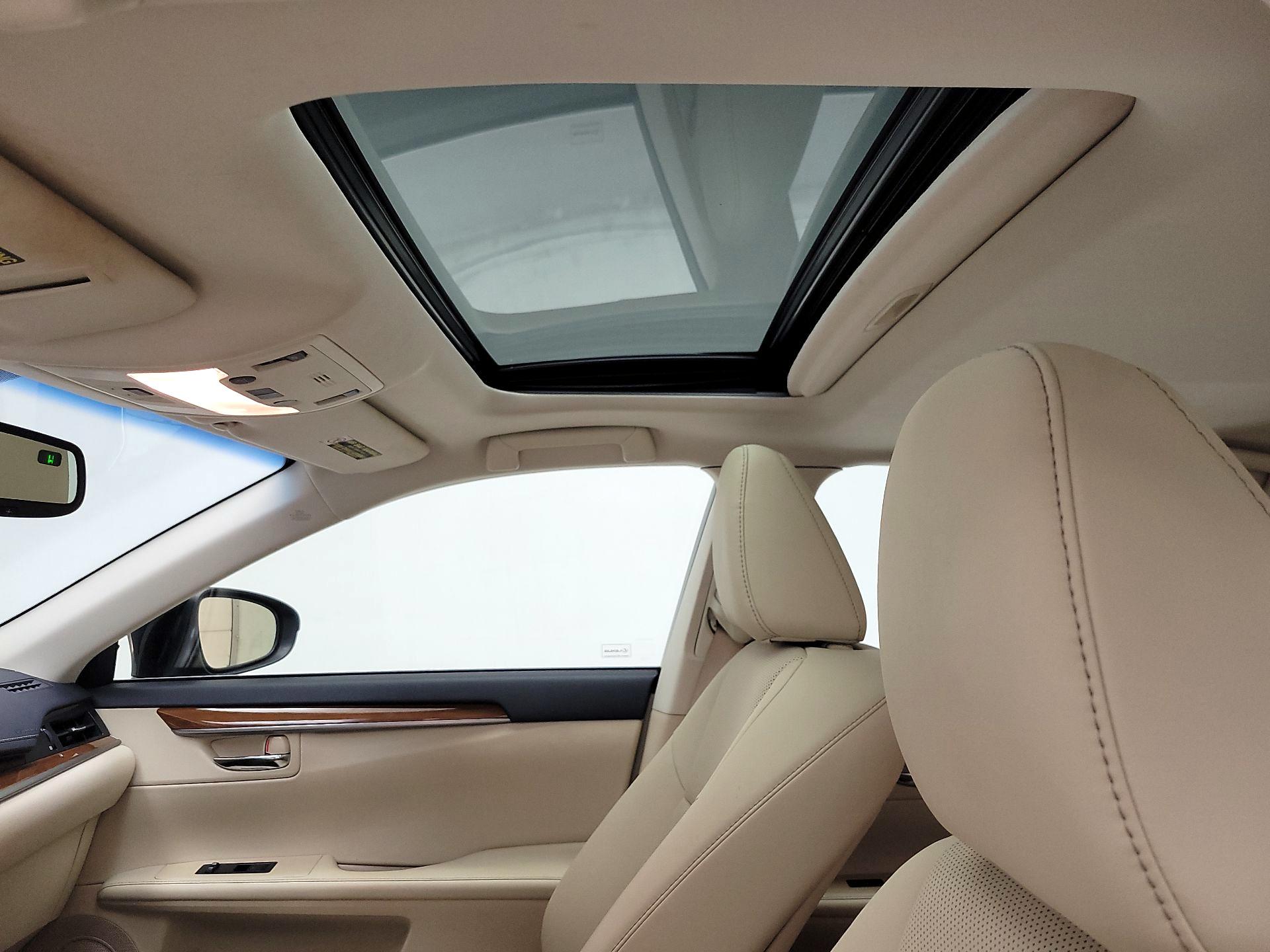 Thumbnail: 2015 Lexus ES - 19