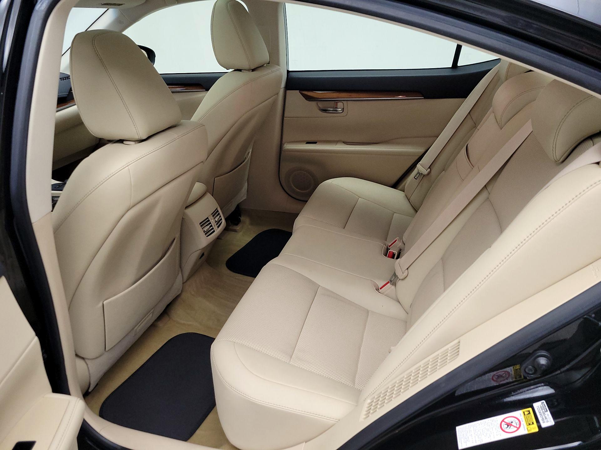 Thumbnail: 2015 Lexus ES - 20