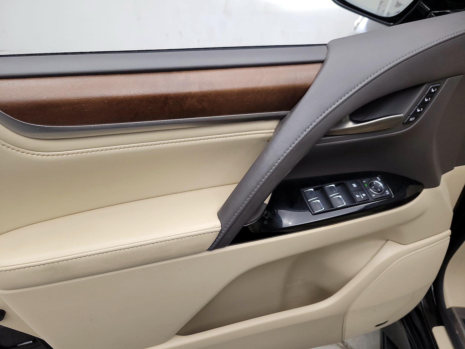 Thumbnail: 2018 Lexus LX - 12