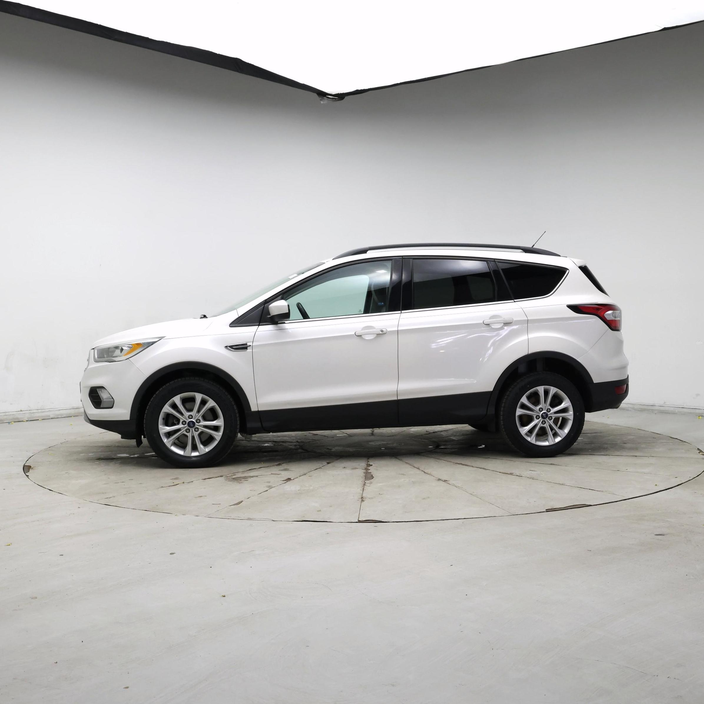 Thumbnail: 2017 Ford Escape - 3