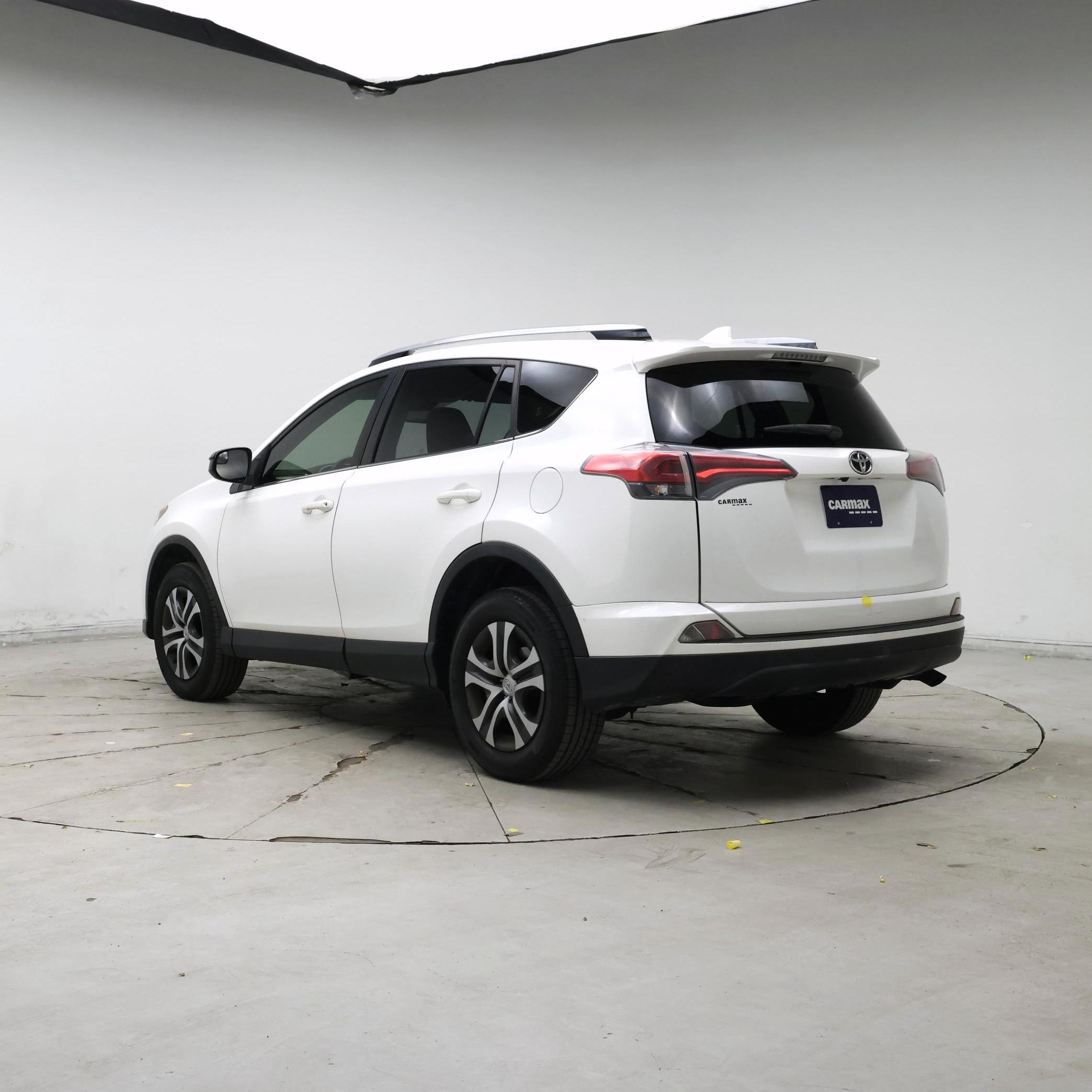 Thumbnail: 2017 Toyota RAV4 - 2