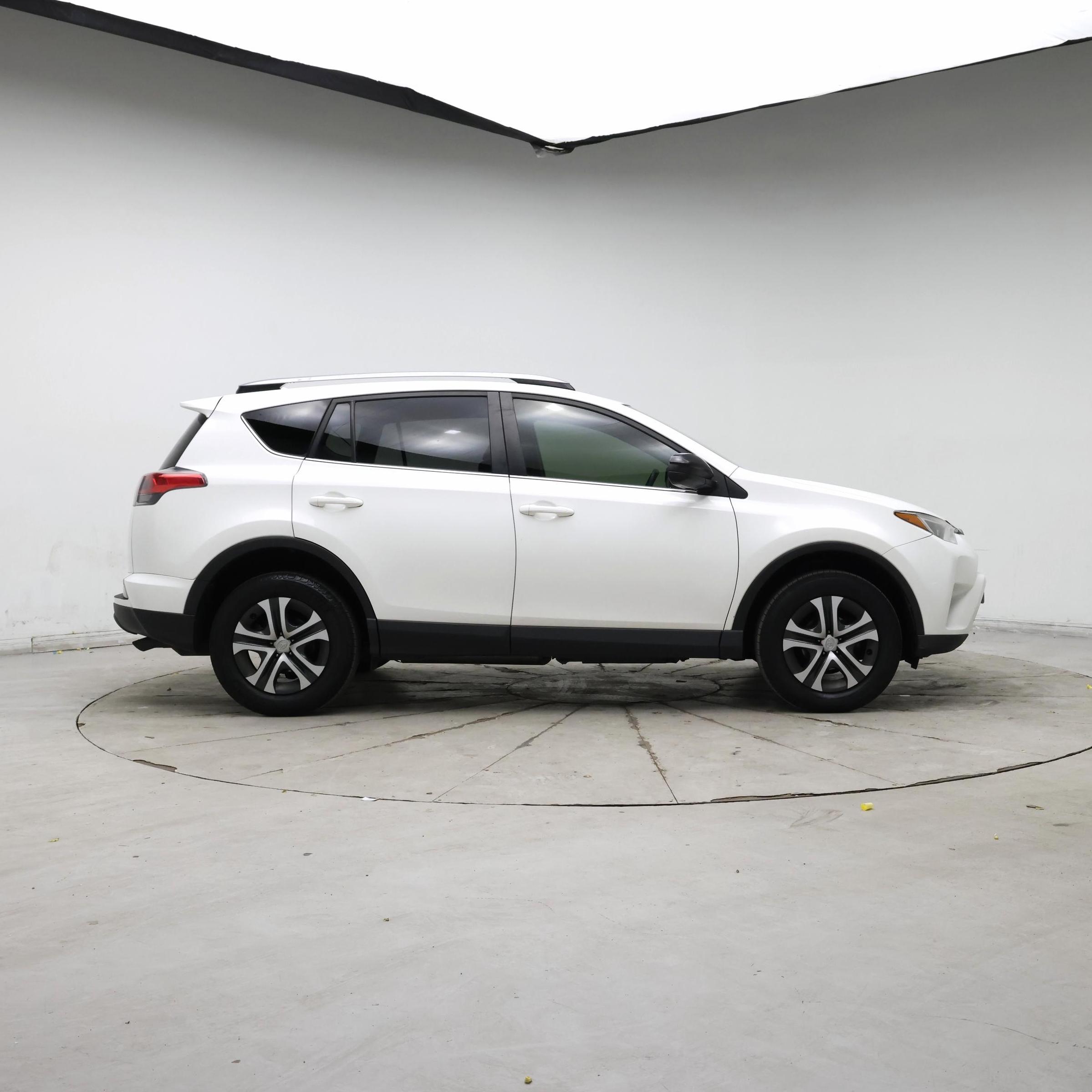 Thumbnail: 2017 Toyota RAV4 - 7