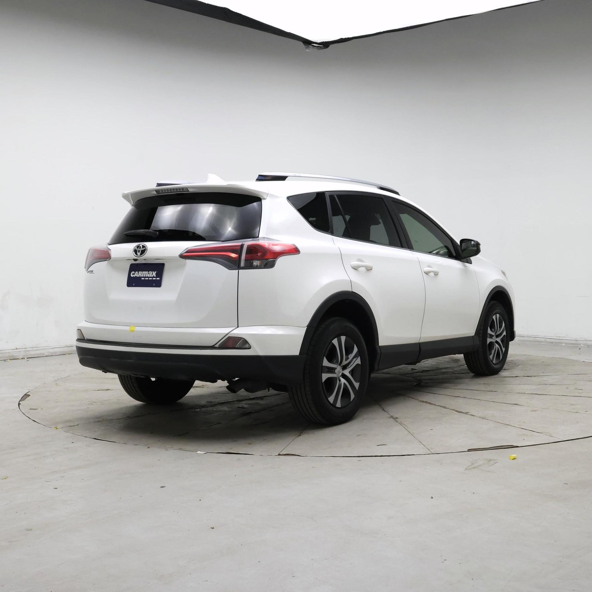 Thumbnail: 2017 Toyota RAV4 - 8