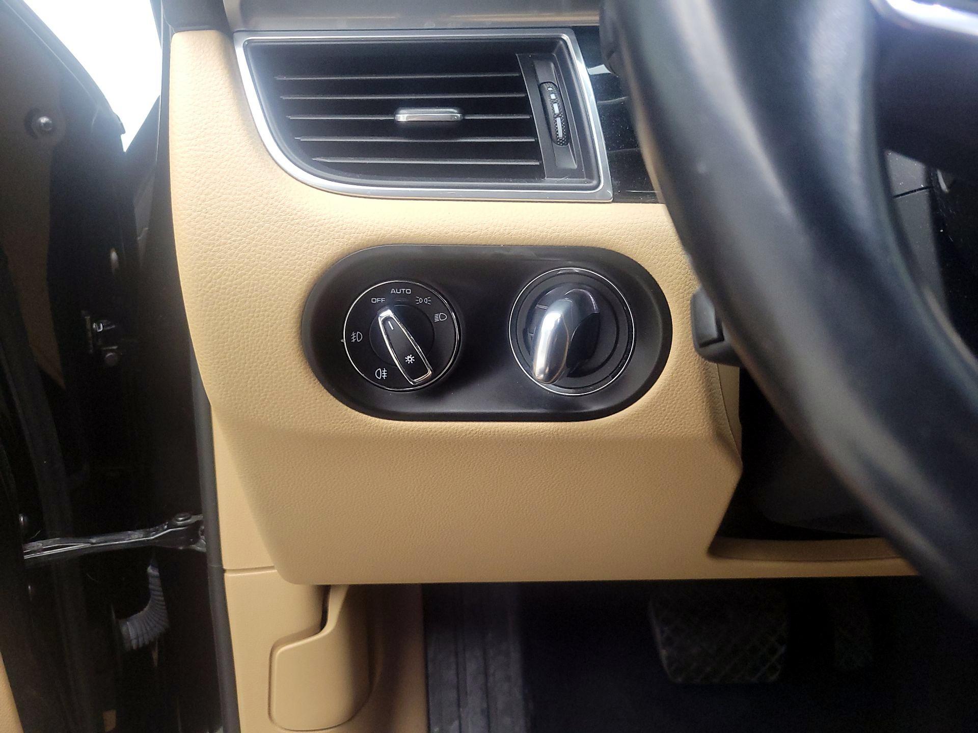 Thumbnail: 2018 Porsche Macan - 13