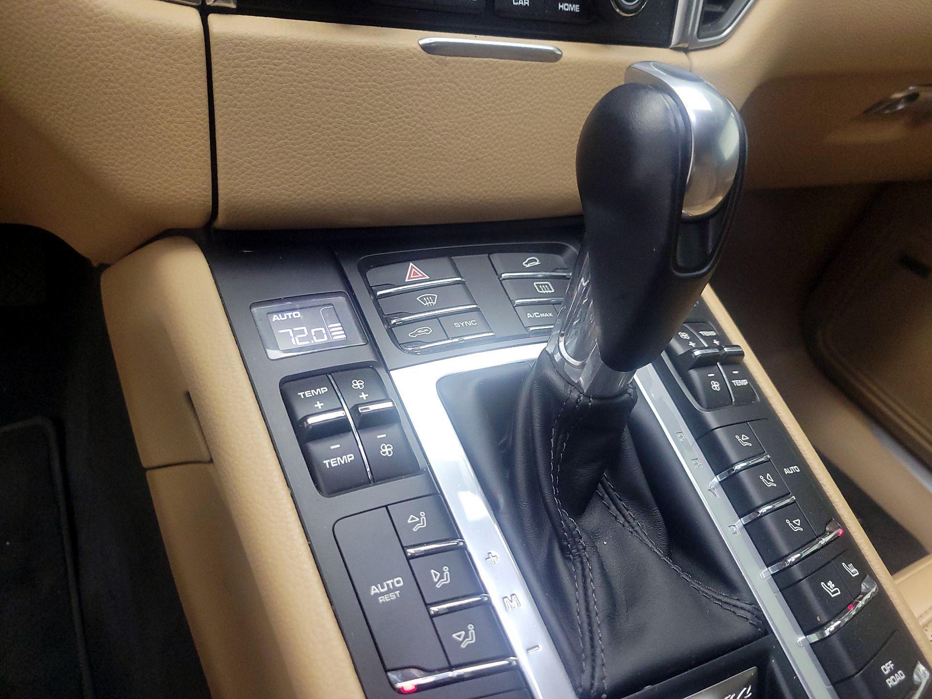 Thumbnail: 2018 Porsche Macan - 16