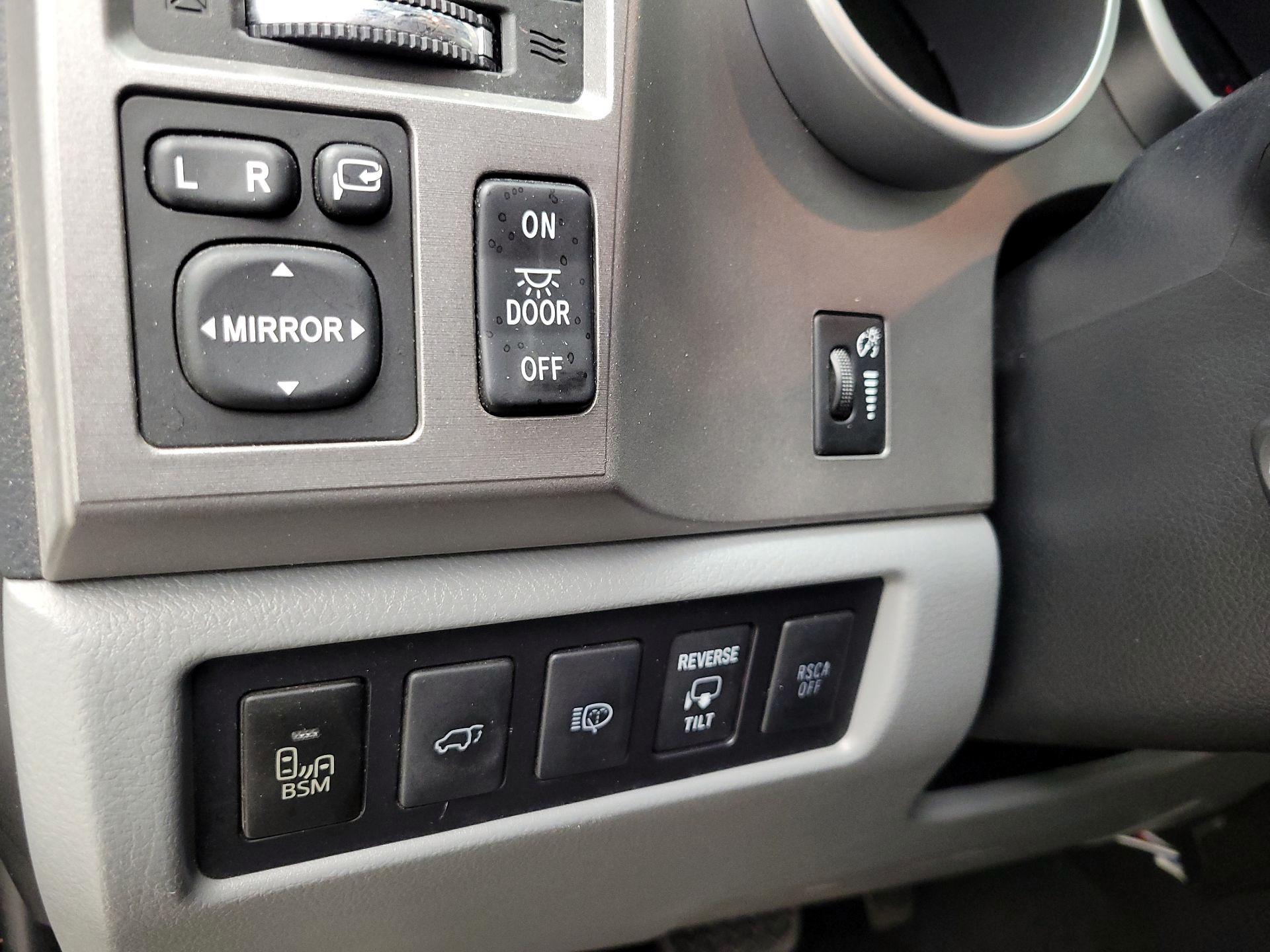 Thumbnail: 2014 Toyota Sequoia - 13