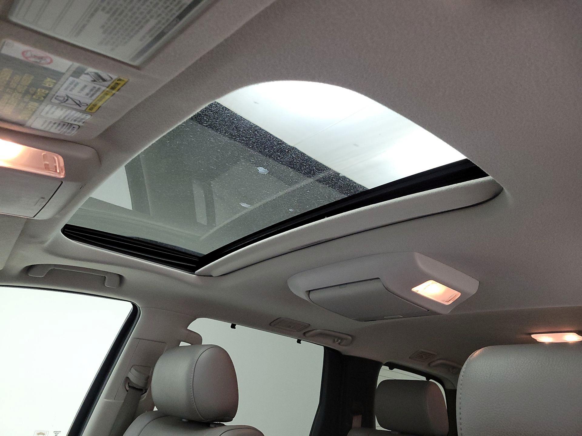 Thumbnail: 2014 Toyota Sequoia - 20