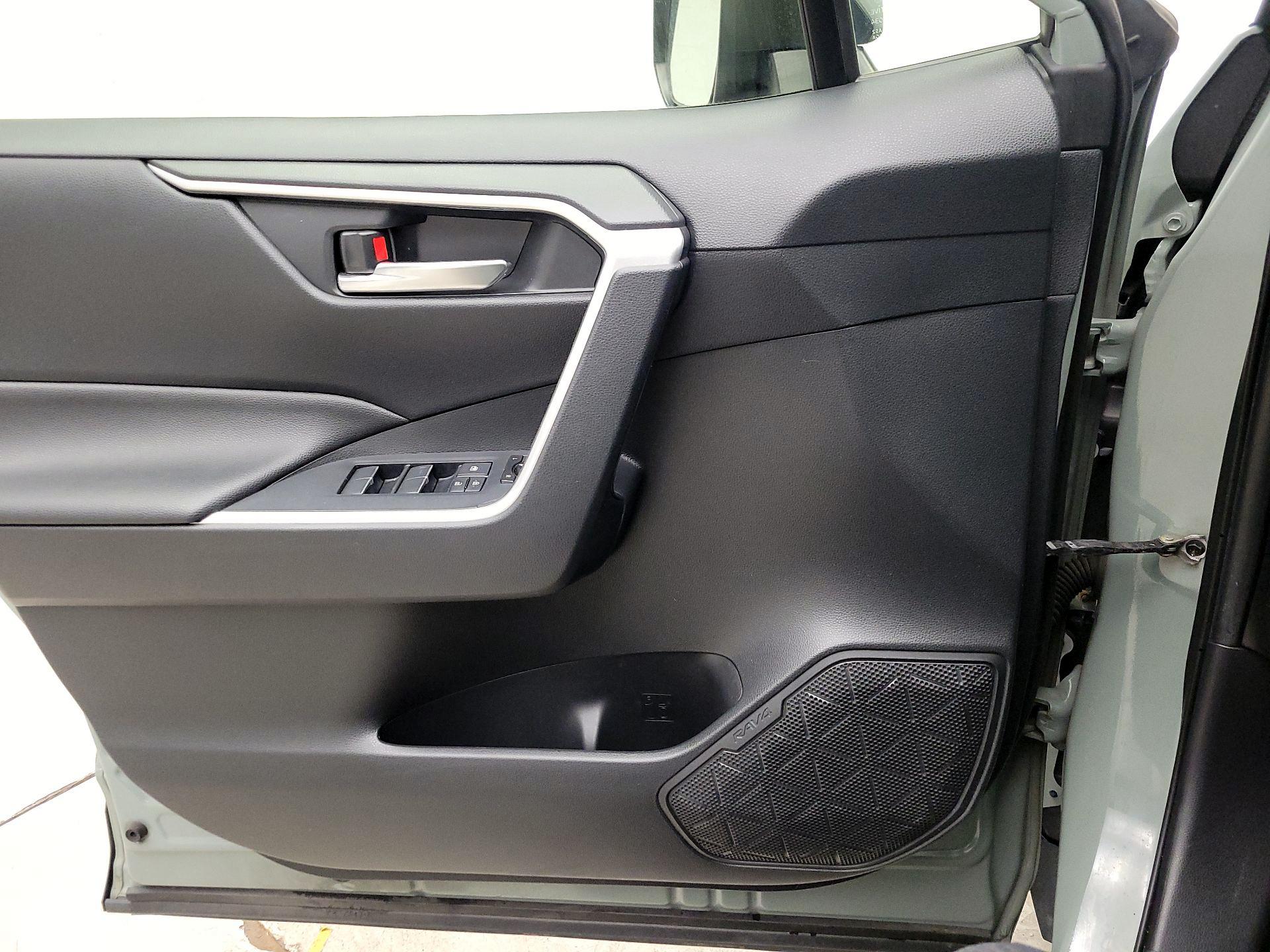 Thumbnail: 2019 Toyota RAV4 - 12