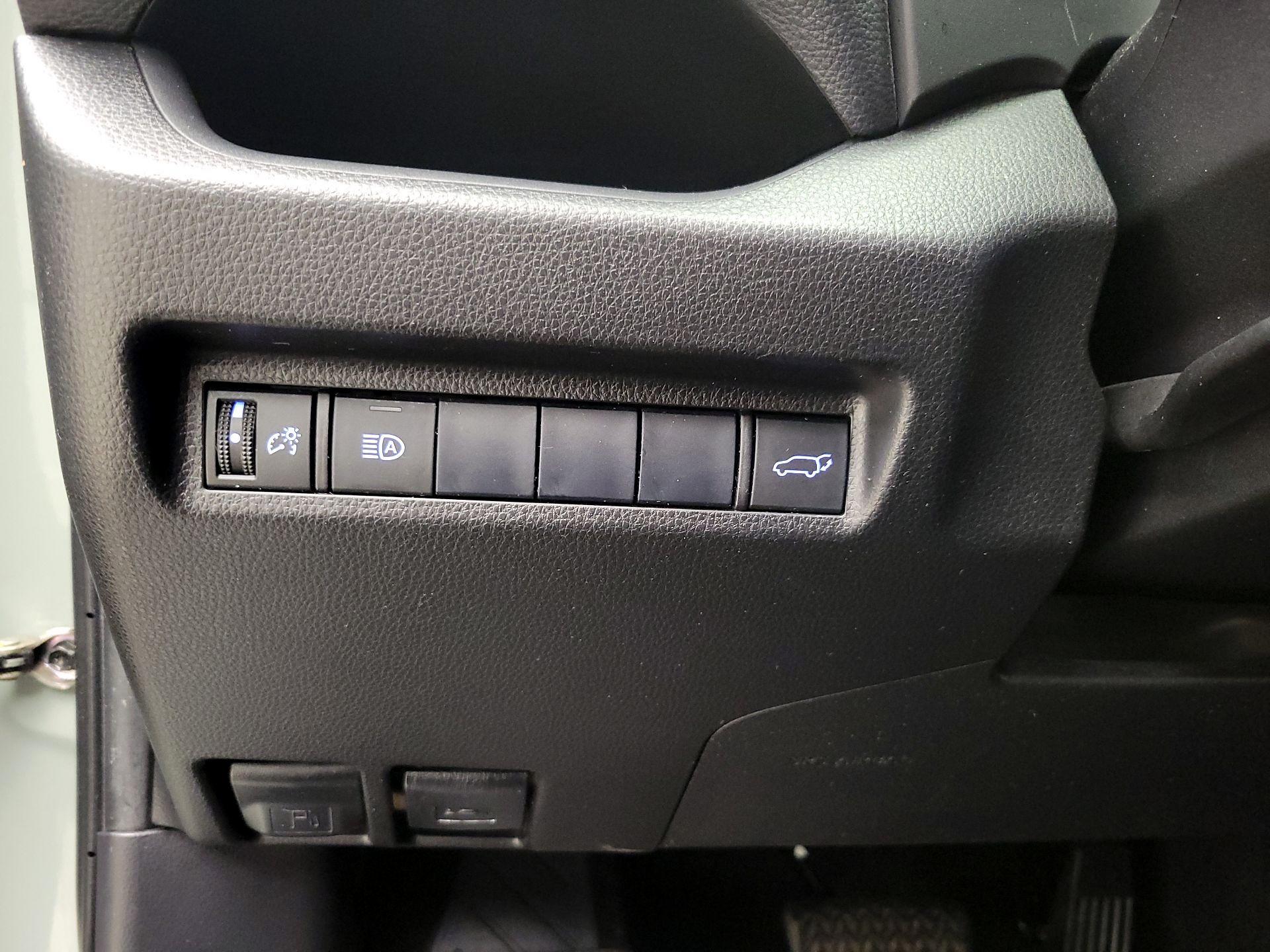 Thumbnail: 2019 Toyota RAV4 - 13