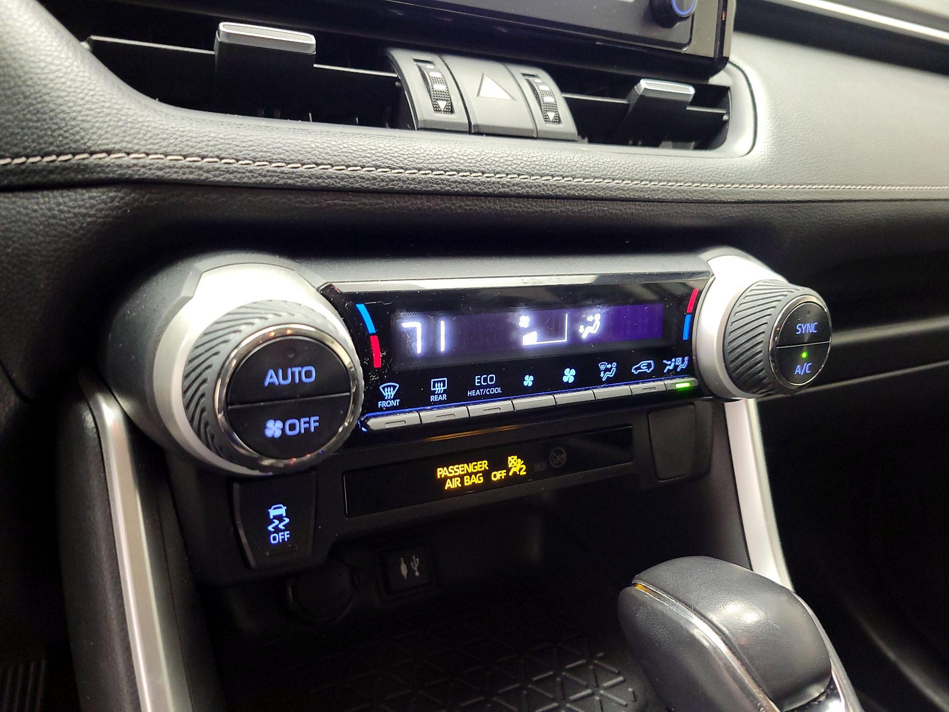 Thumbnail: 2019 Toyota RAV4 - 16