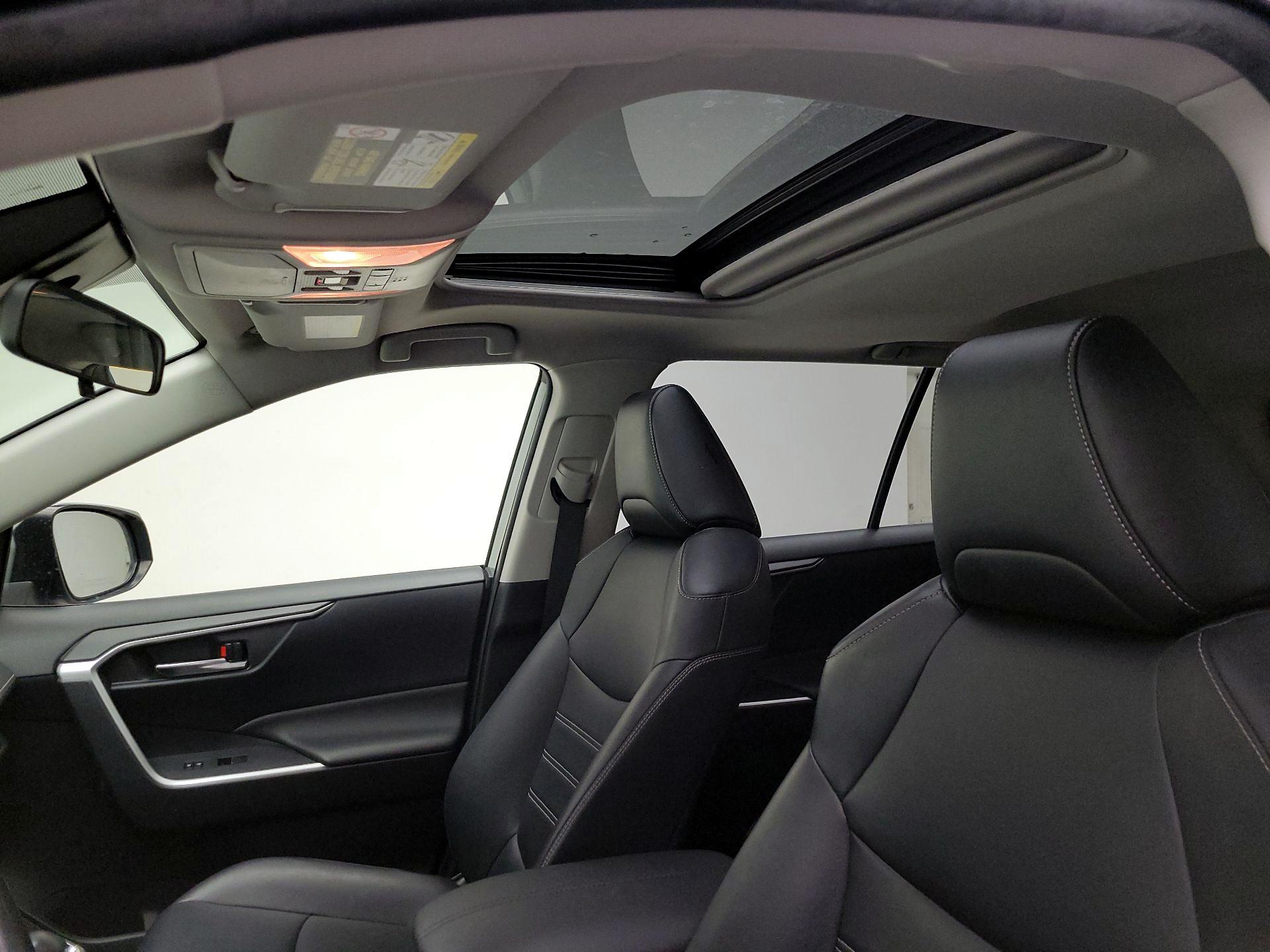 Thumbnail: 2019 Toyota RAV4 - 19