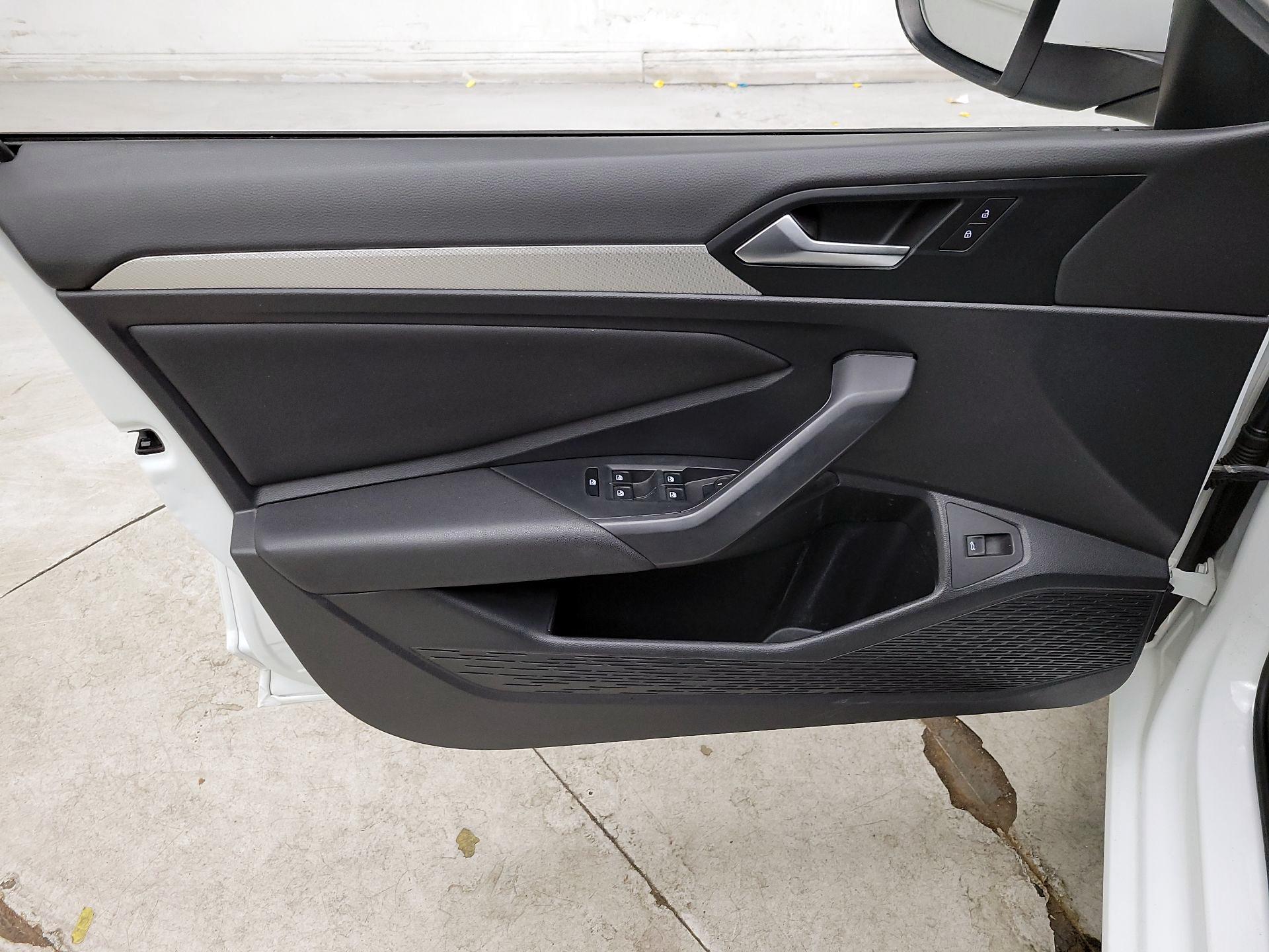 Thumbnail: 2019 Volkswagen Jetta - 12