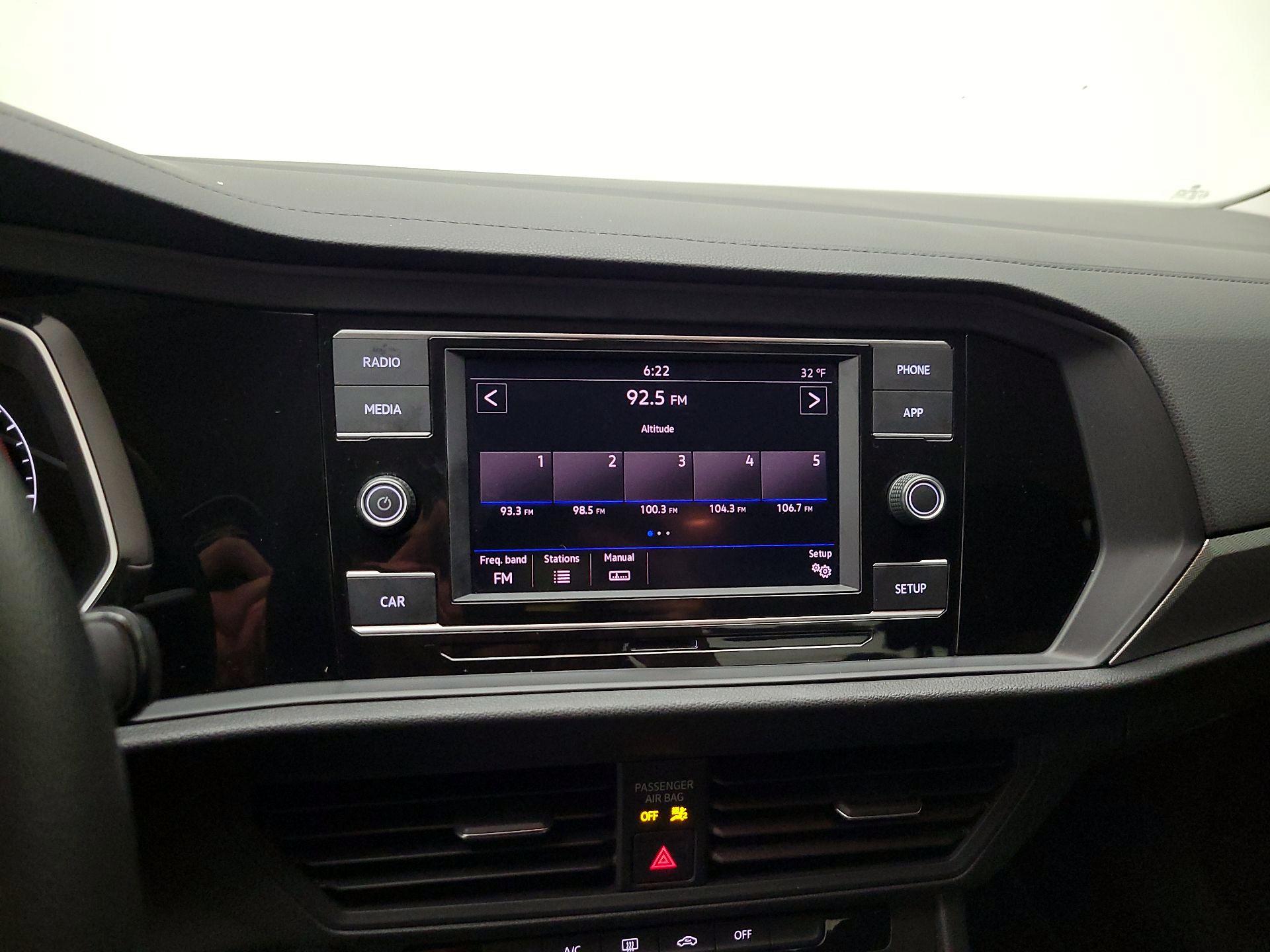 Thumbnail: 2019 Volkswagen Jetta - 15