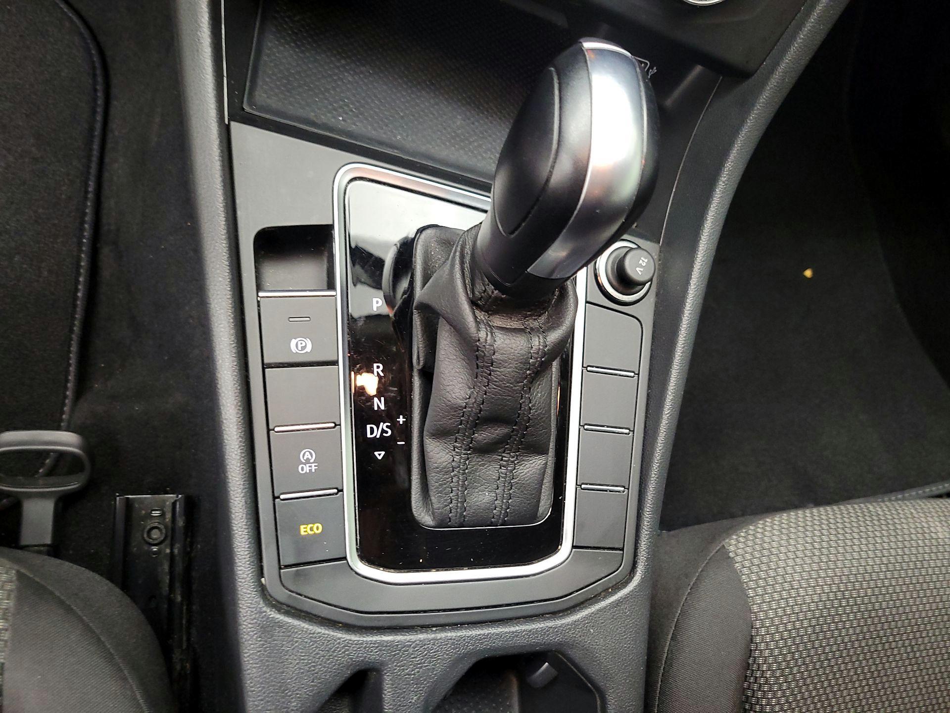 Thumbnail: 2019 Volkswagen Jetta - 17