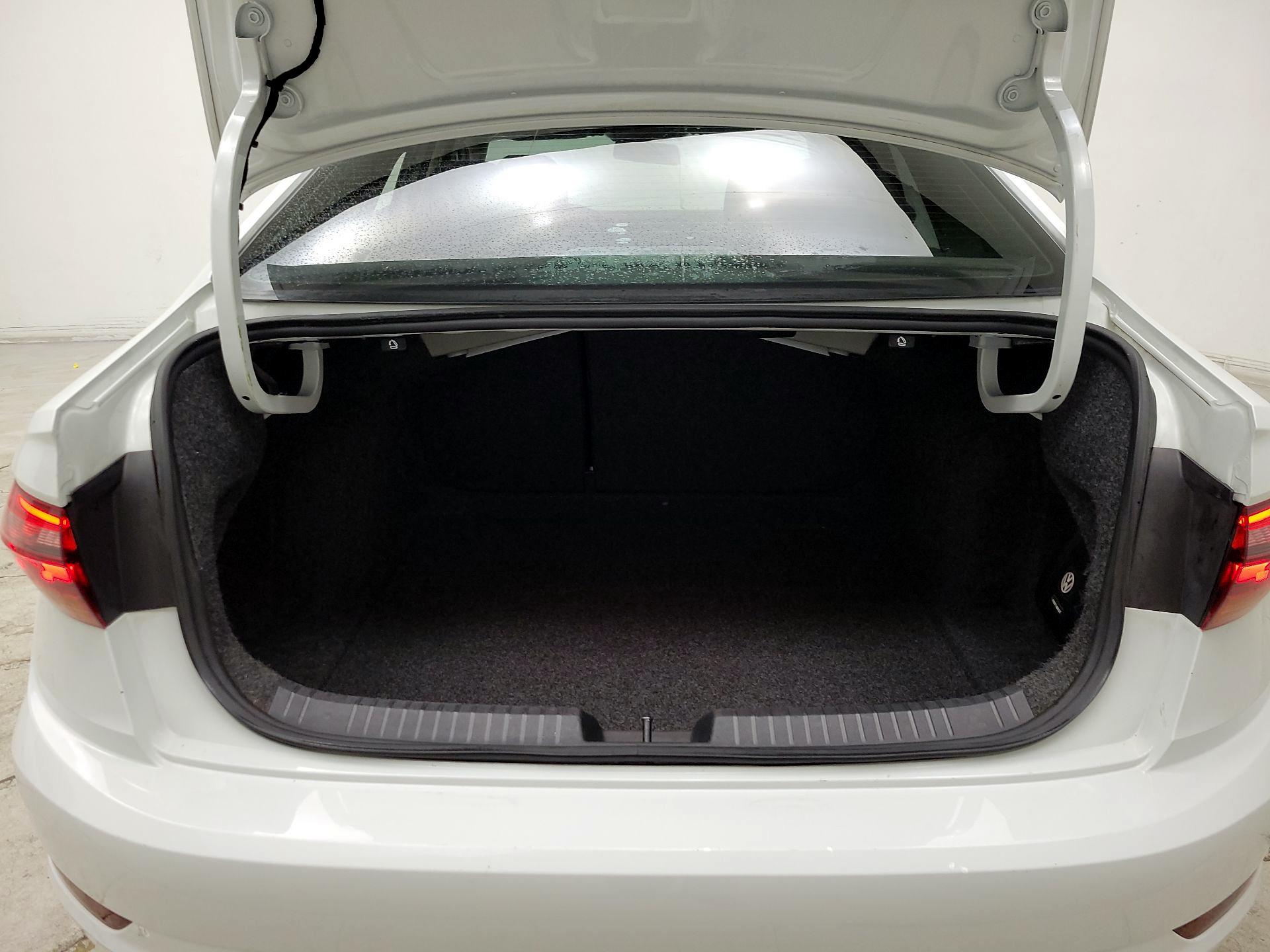 Thumbnail: 2019 Volkswagen Jetta - 20