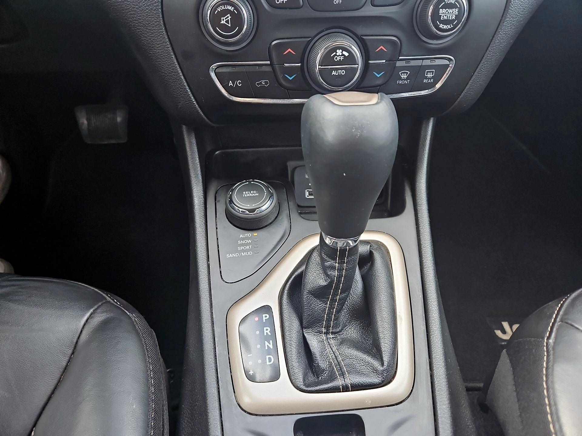 Thumbnail: 2018 Jeep Cherokee - 15