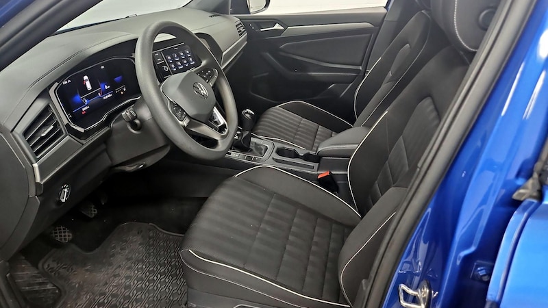 2022 Volkswagen Jetta Sport 11