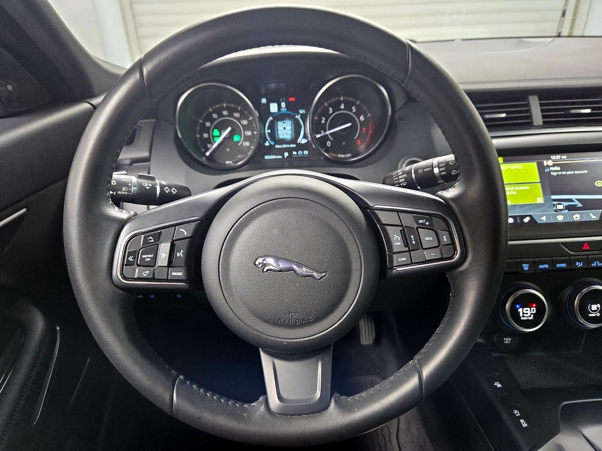 Thumbnail: 2019 Jaguar E-Pace - 10