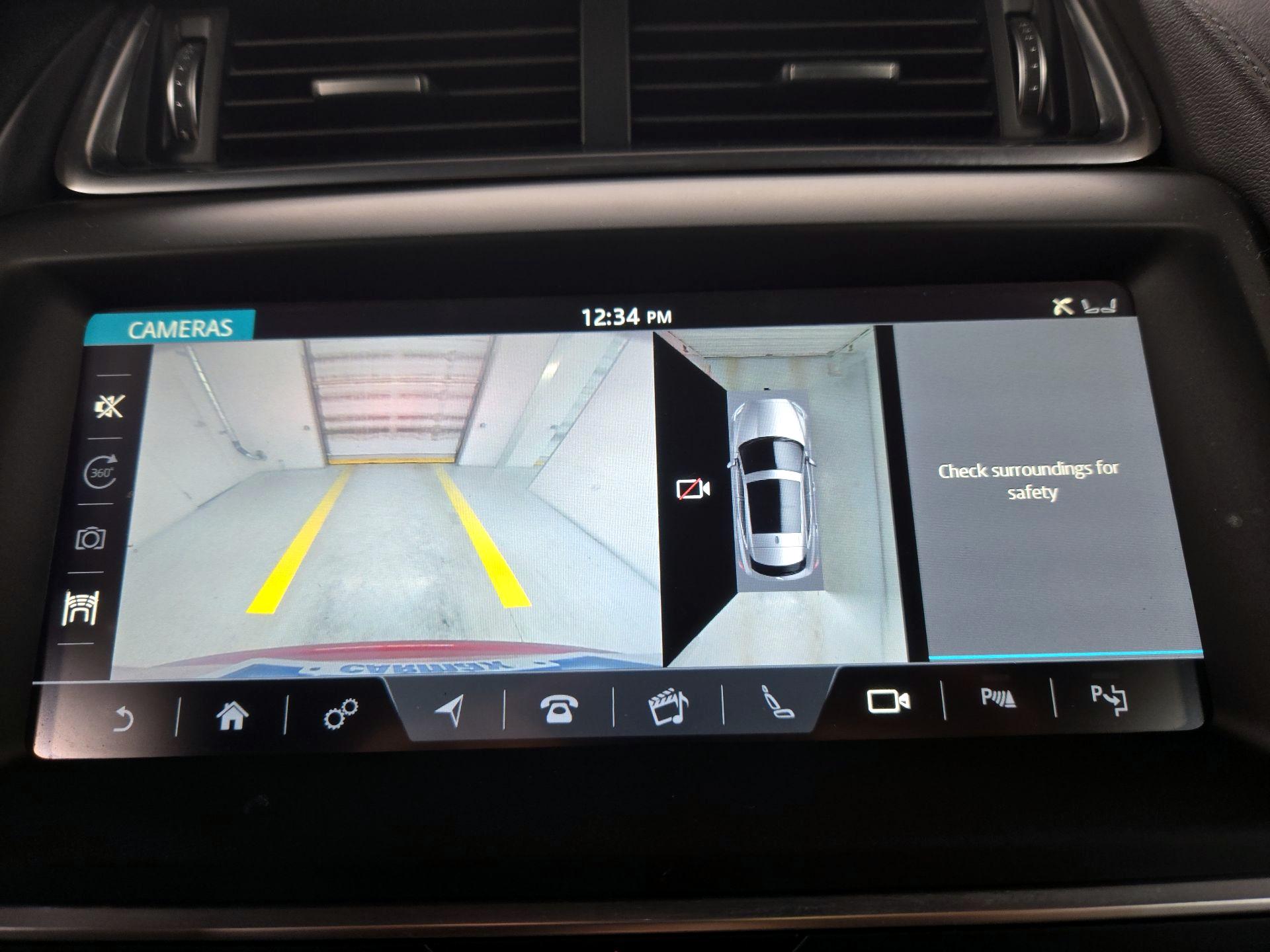 Thumbnail: 2019 Jaguar E-Pace - 15