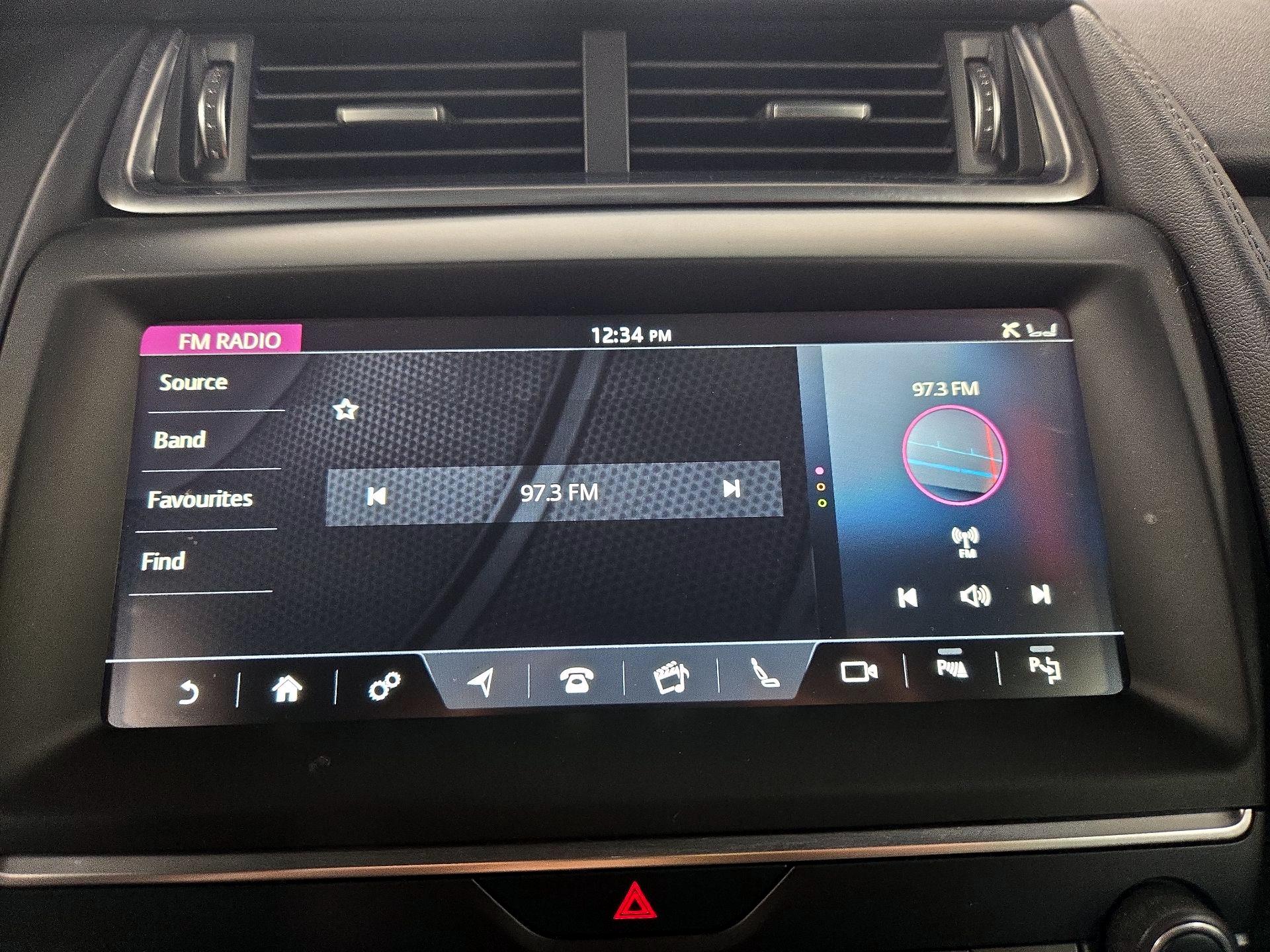Thumbnail: 2019 Jaguar E-Pace - 16