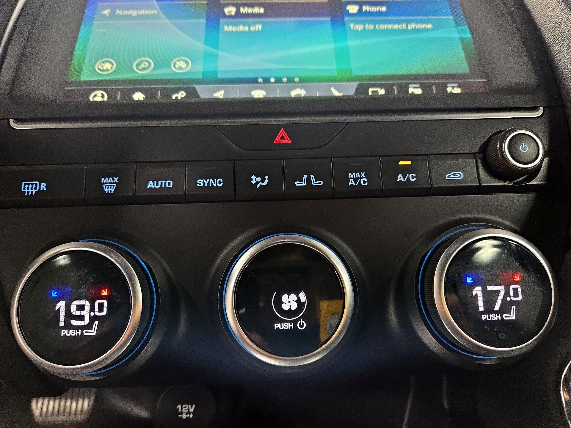 Thumbnail: 2019 Jaguar E-Pace - 17