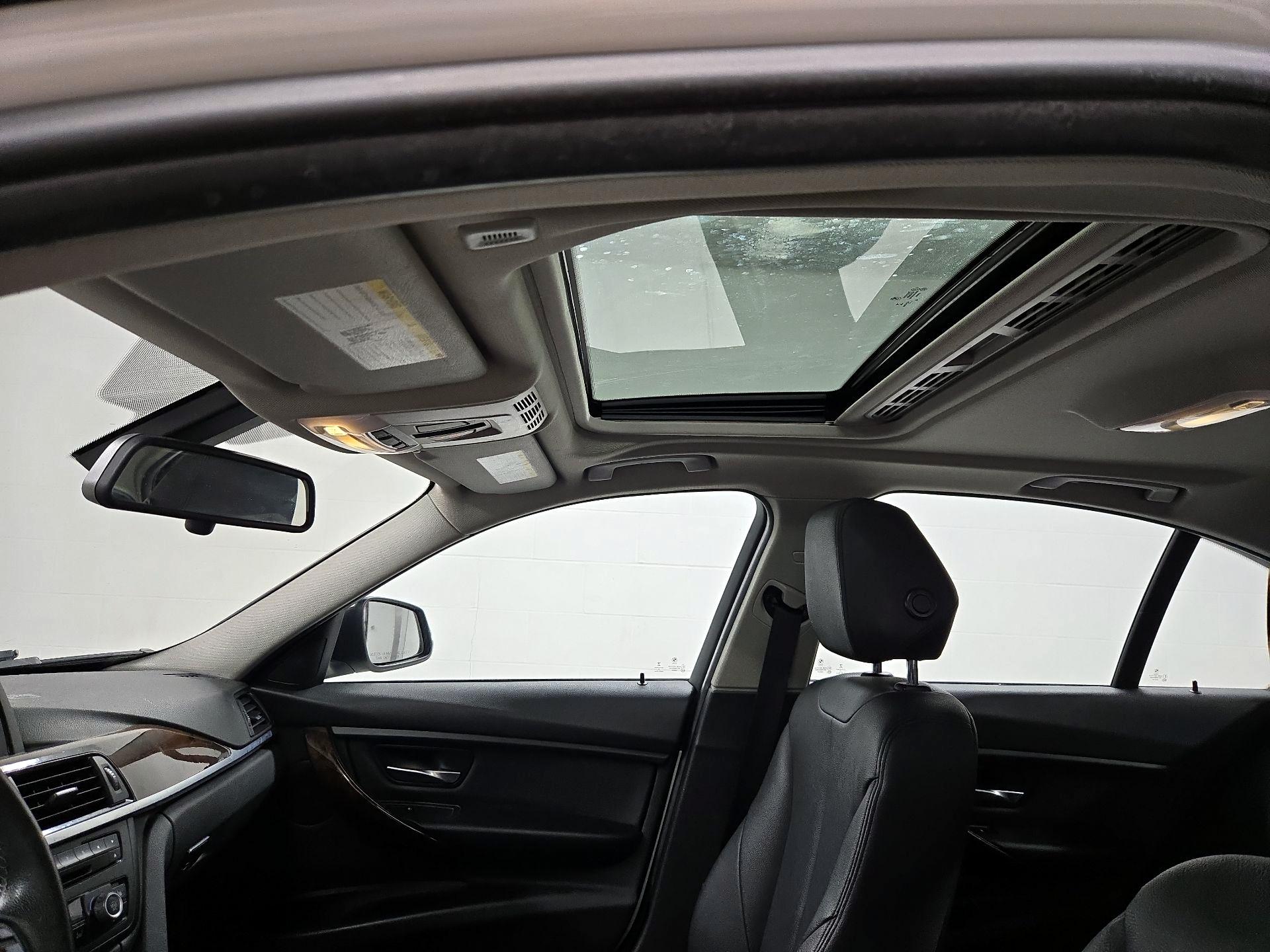 Thumbnail: 2015 BMW 3 Series - 18