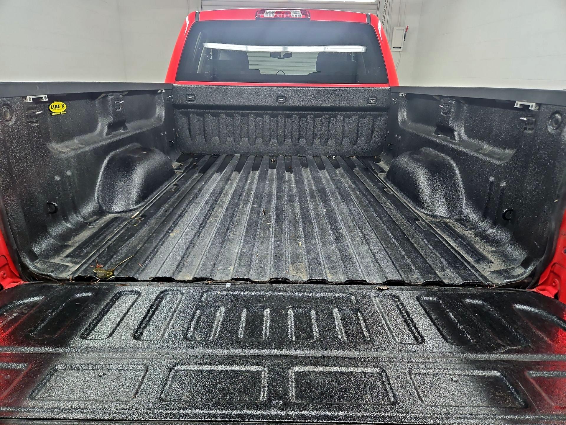 Thumbnail: 2016 Chevrolet Silverado 1500 - 19
