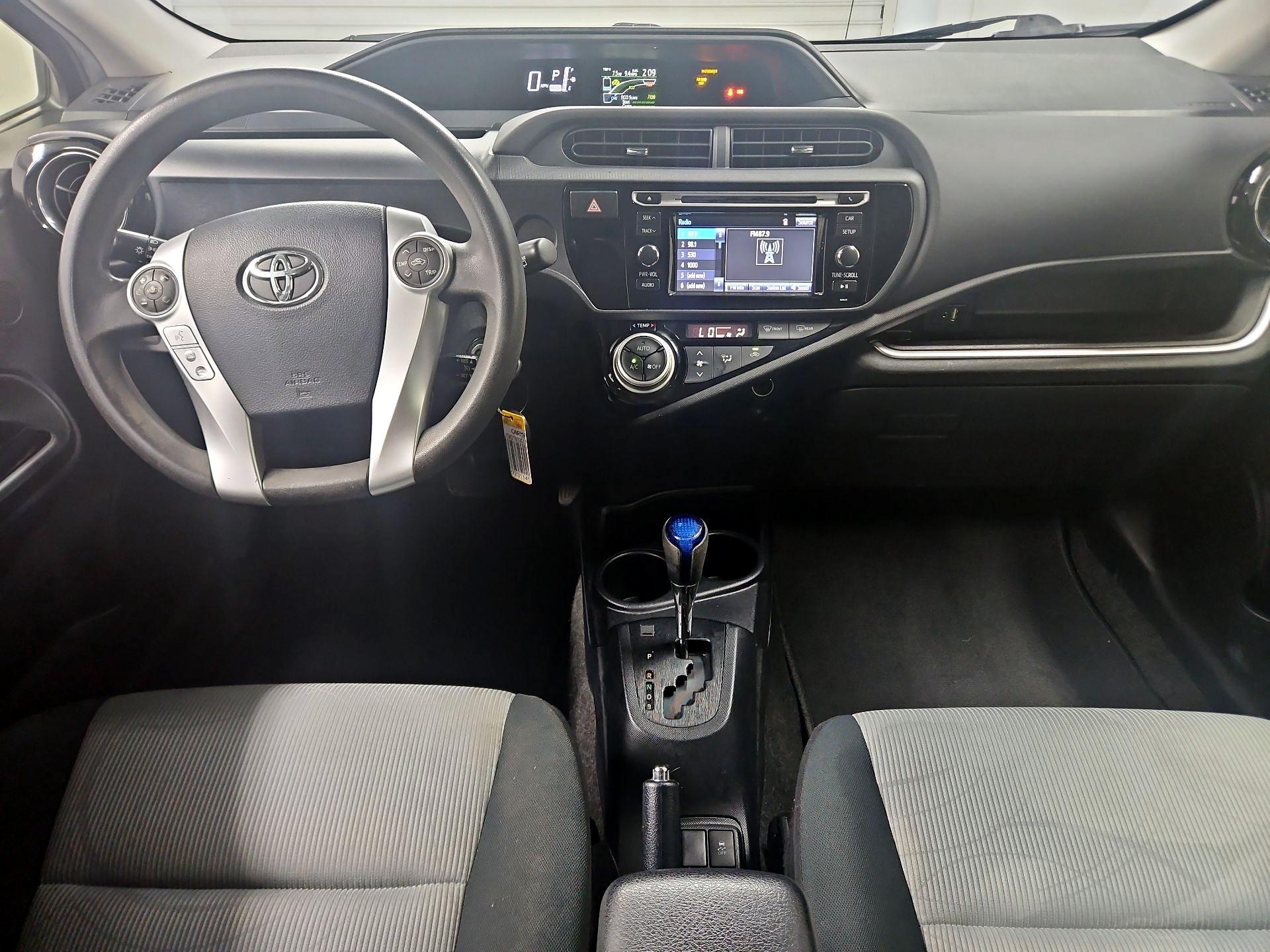 Thumbnail: 2016 Toyota Prius c - 9
