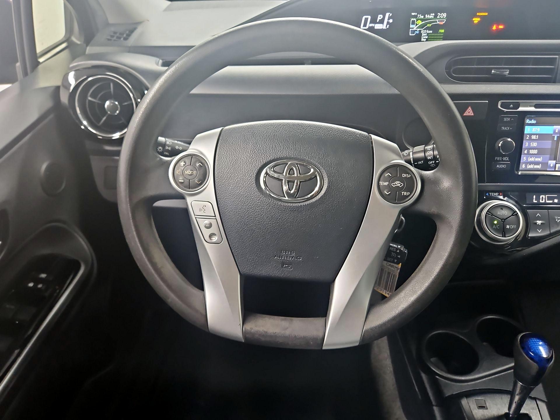 Thumbnail: 2016 Toyota Prius c - 10