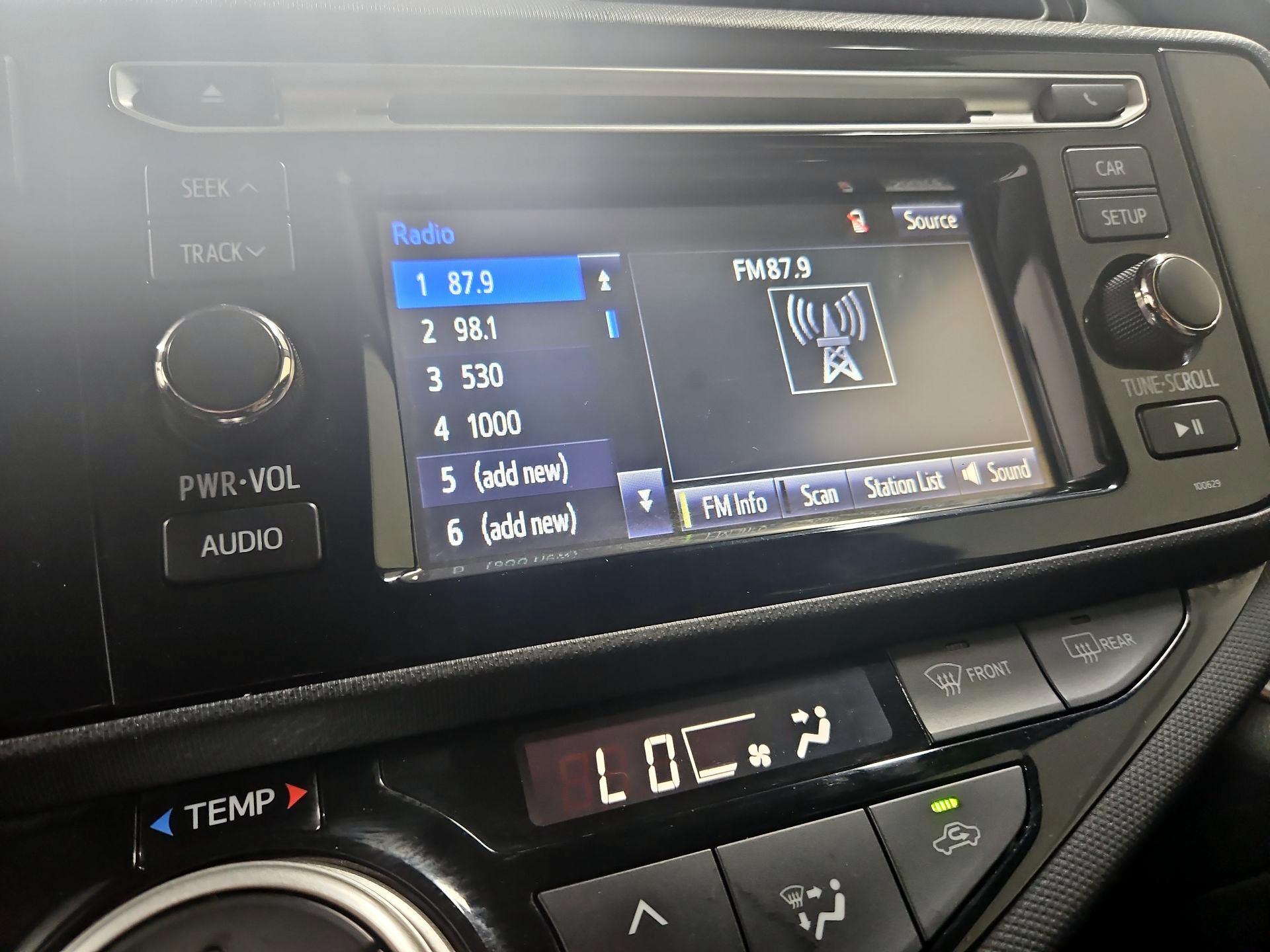 Thumbnail: 2016 Toyota Prius c - 14