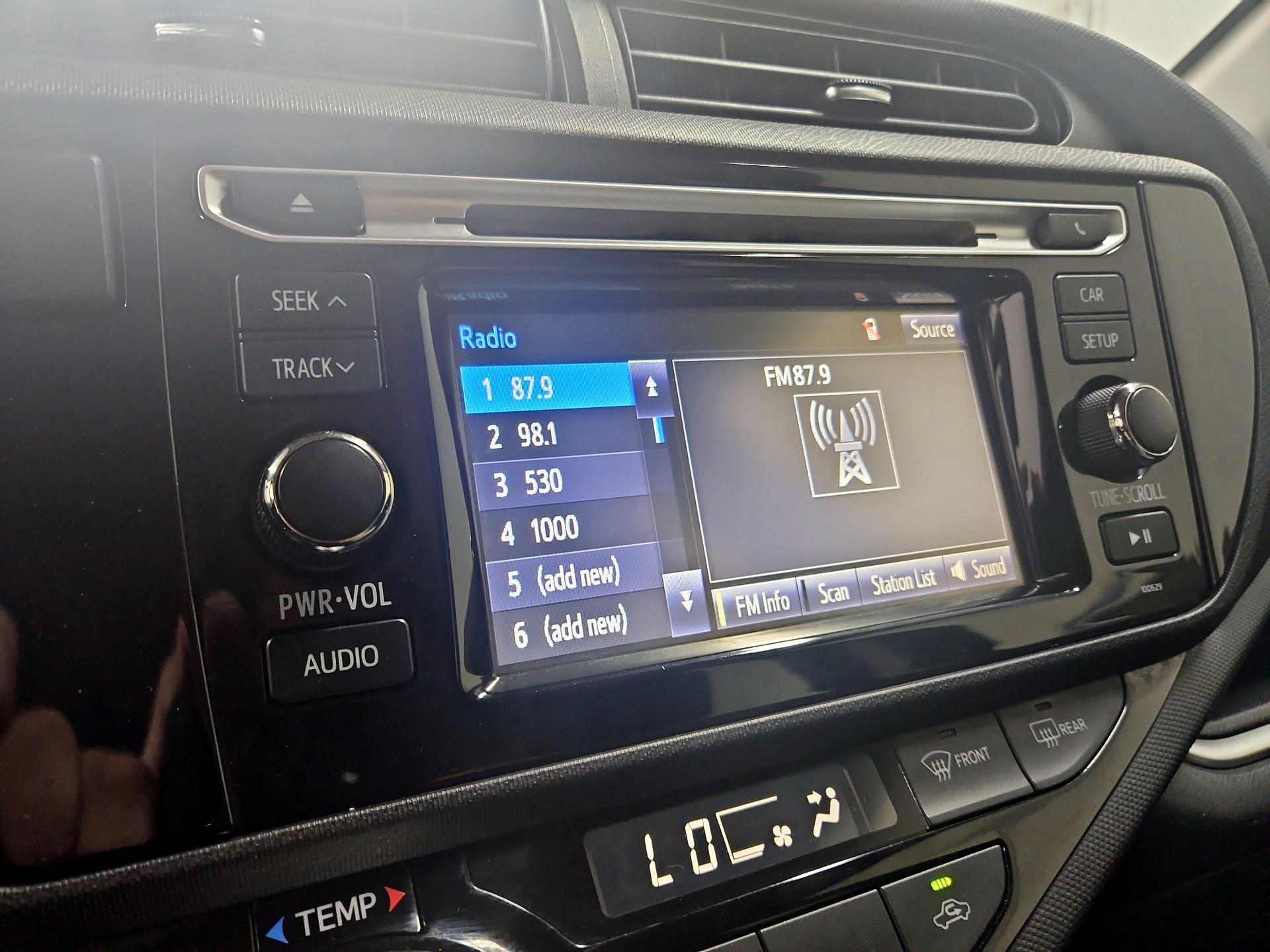 Thumbnail: 2016 Toyota Prius c - 15
