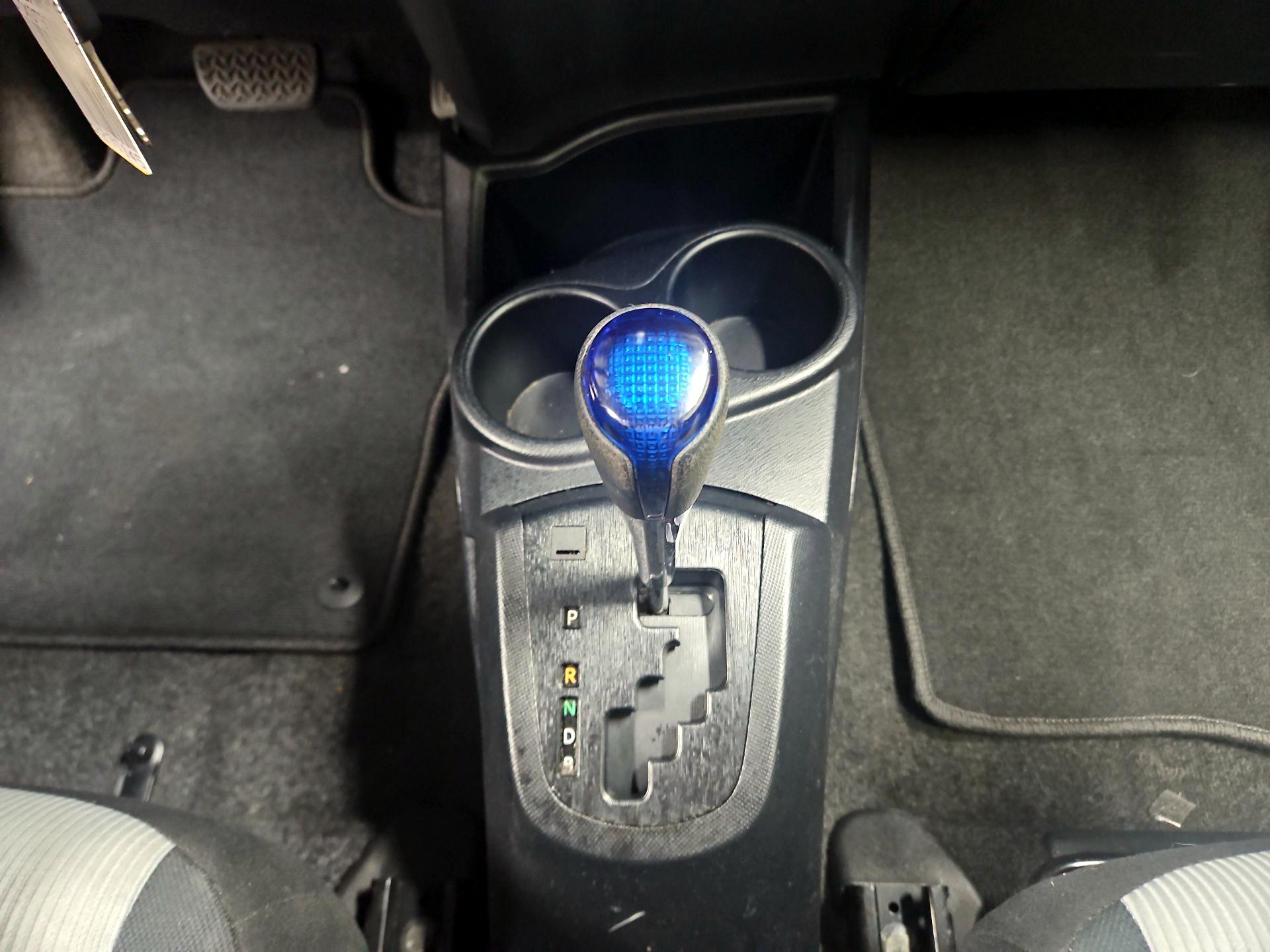 Thumbnail: 2016 Toyota Prius c - 16