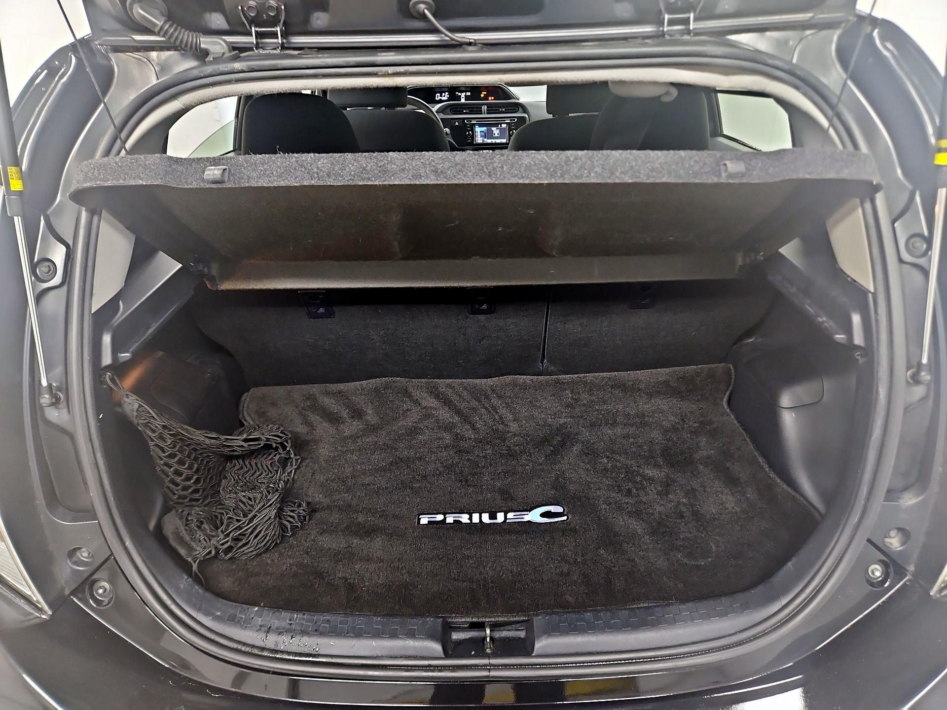 Thumbnail: 2016 Toyota Prius c - 19