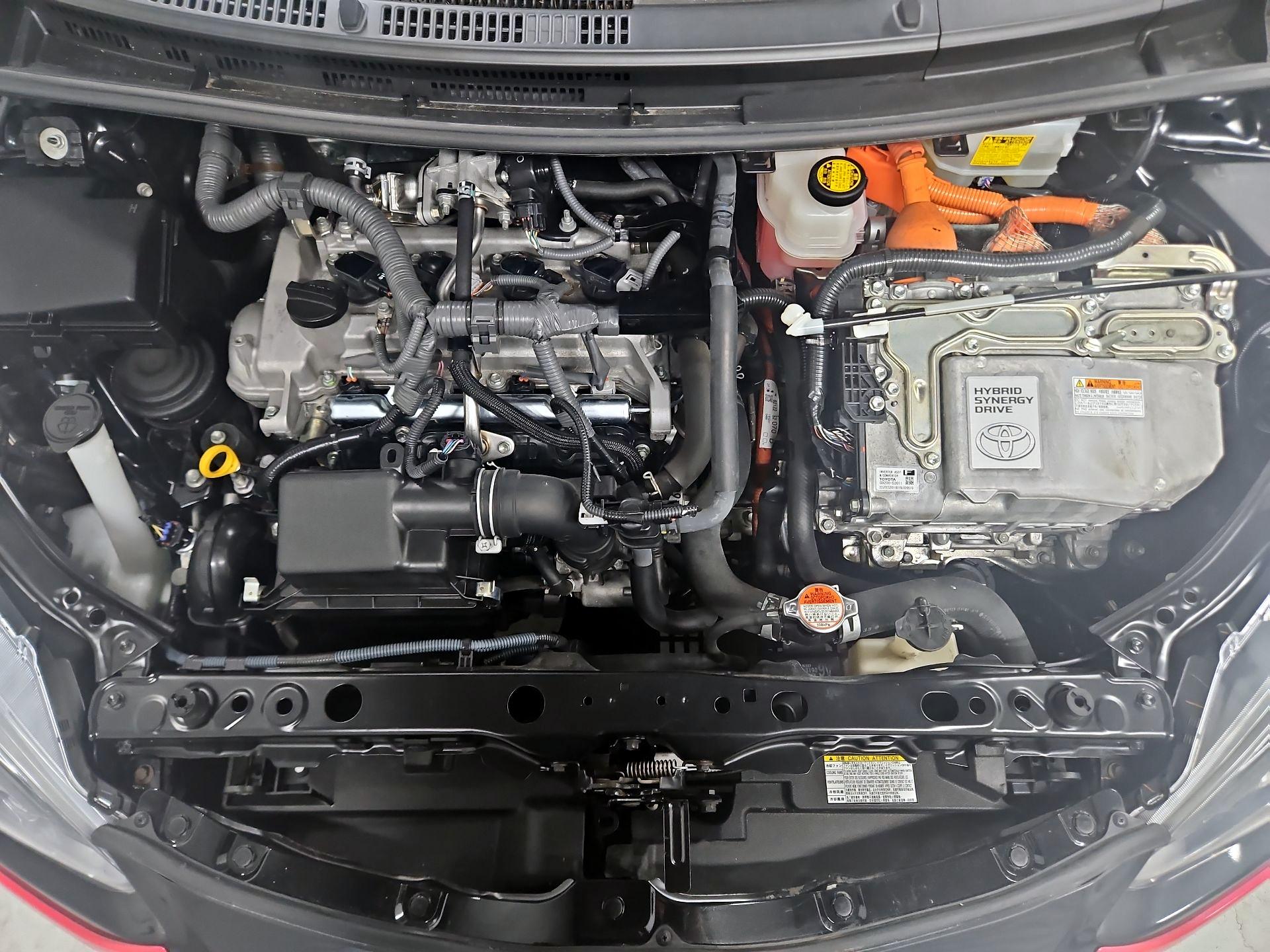 Thumbnail: 2016 Toyota Prius c - 20