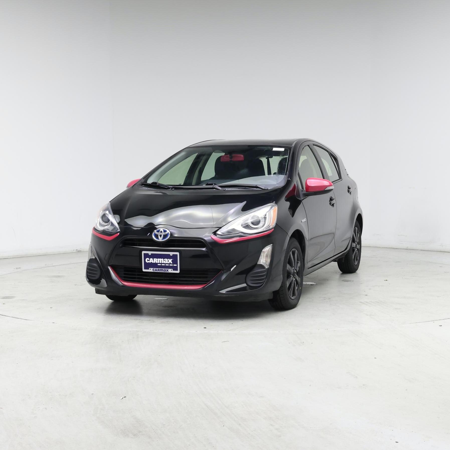 Thumbnail: 2016 Toyota Prius c - 4