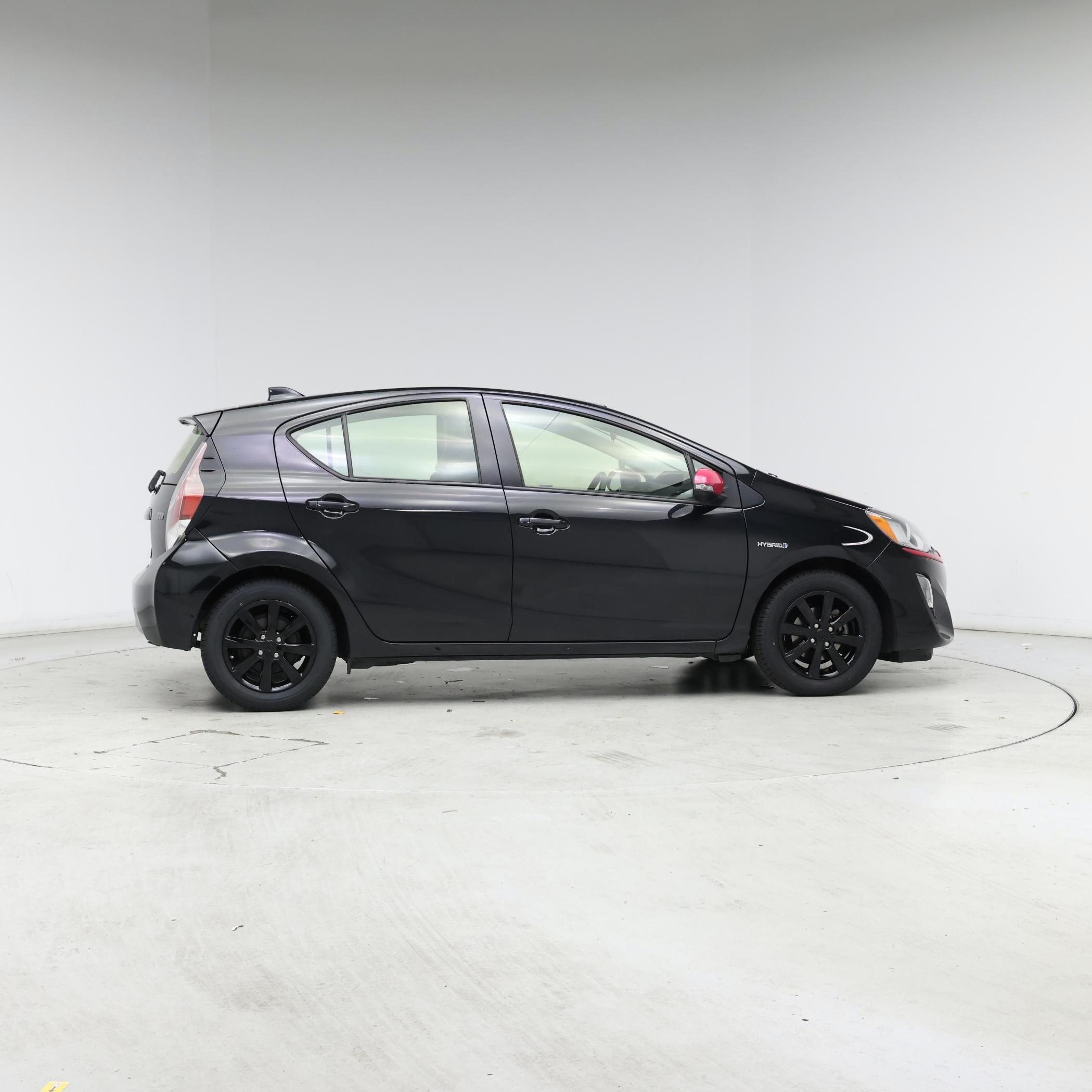 Thumbnail: 2016 Toyota Prius c - 7