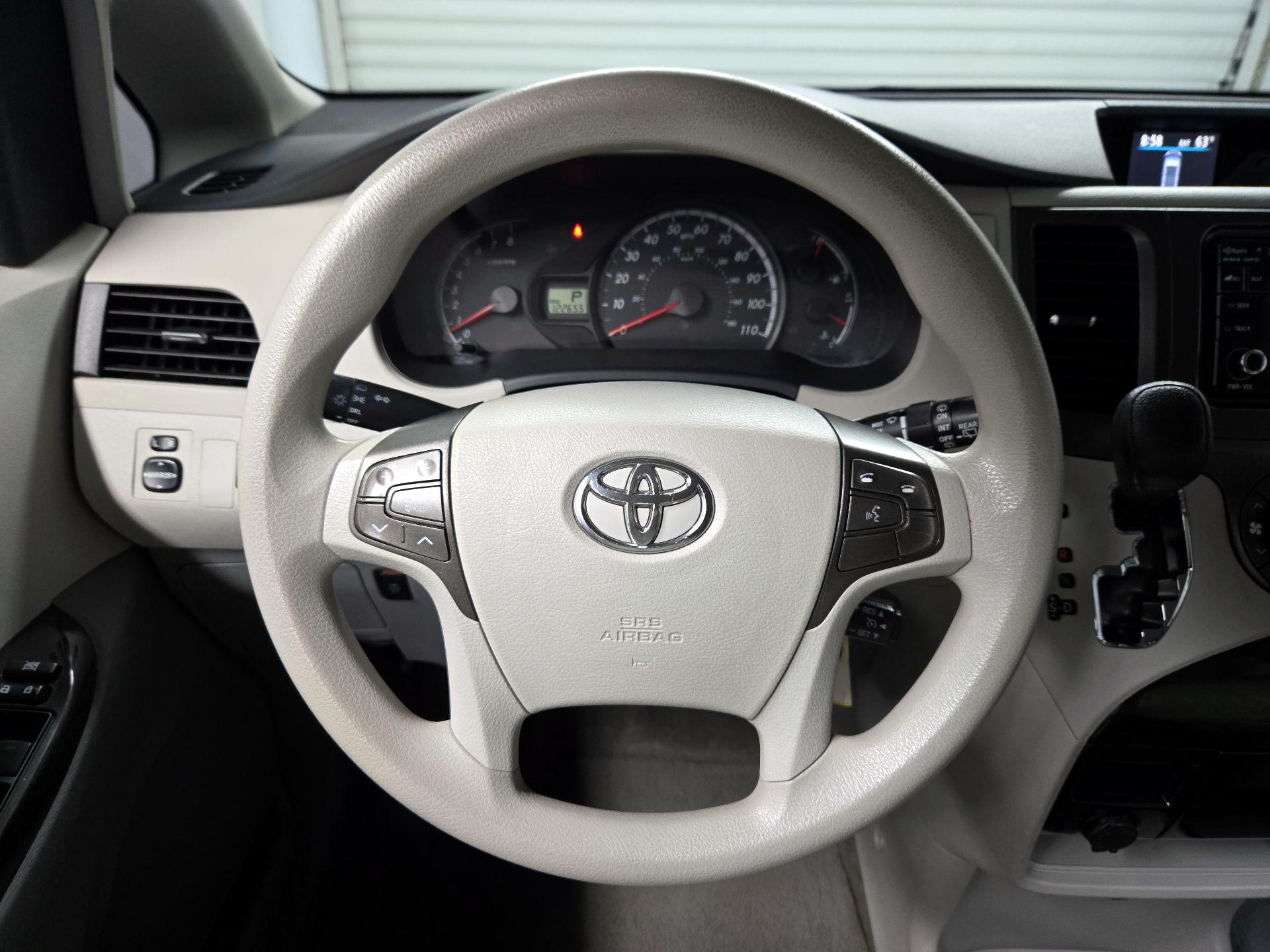 Thumbnail: 2013 Toyota Sienna - 10