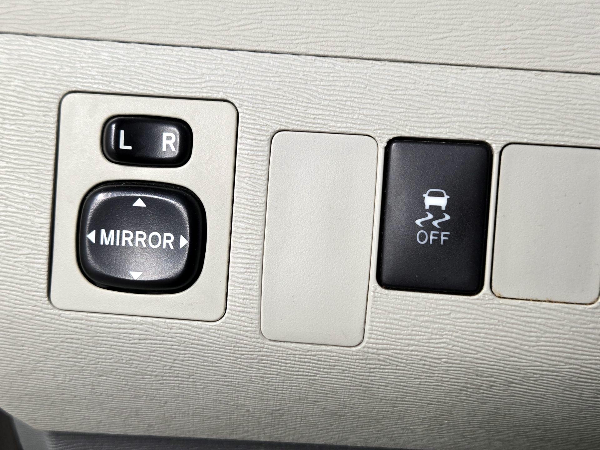 Thumbnail: 2013 Toyota Sienna - 13