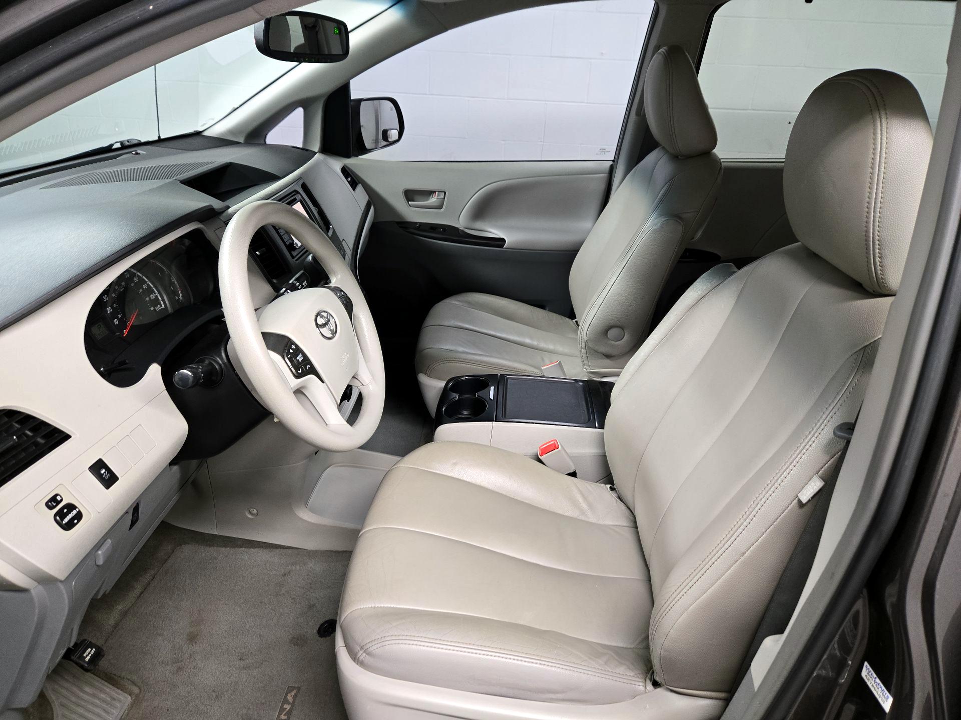 Thumbnail: 2013 Toyota Sienna - 20