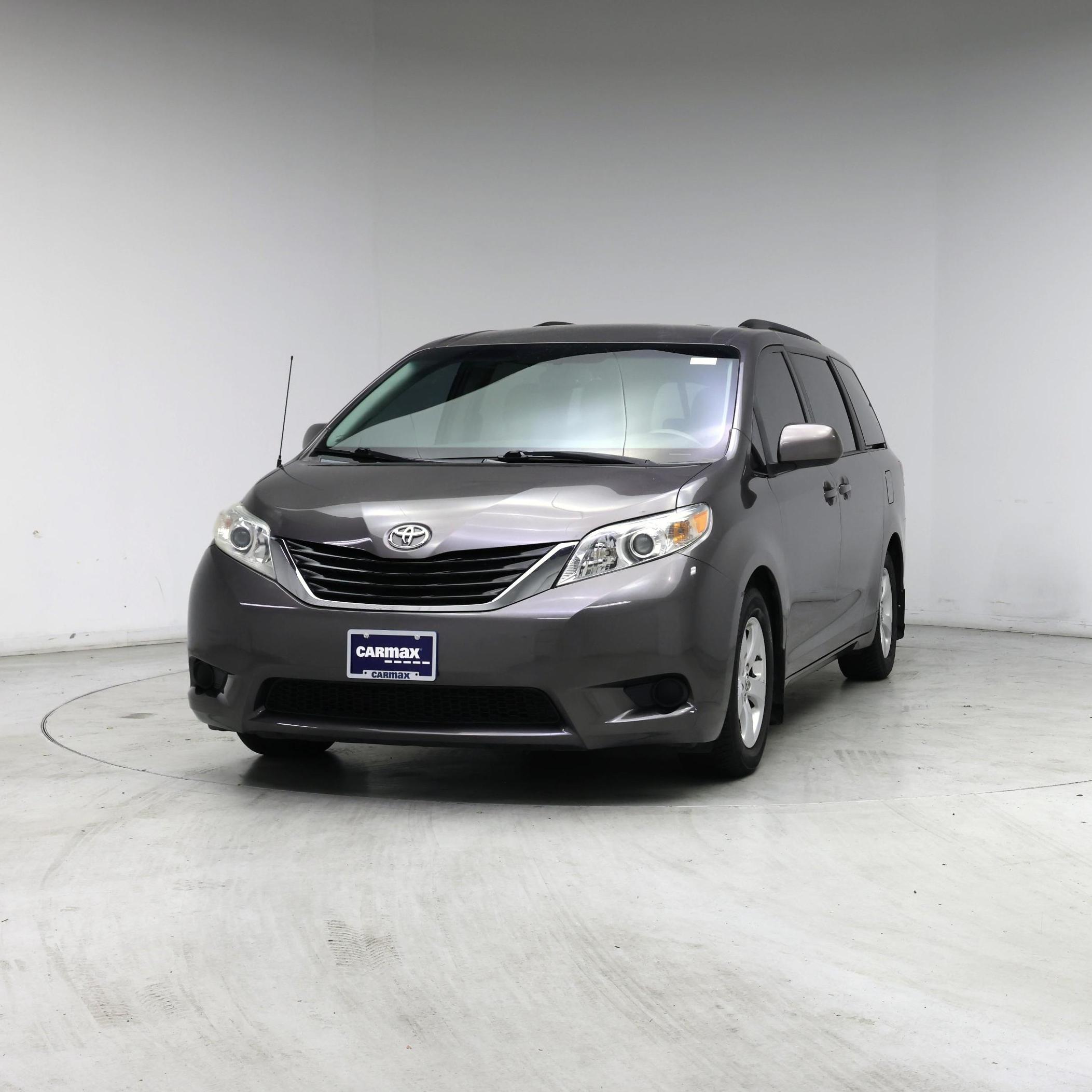 Thumbnail: 2013 Toyota Sienna - 4