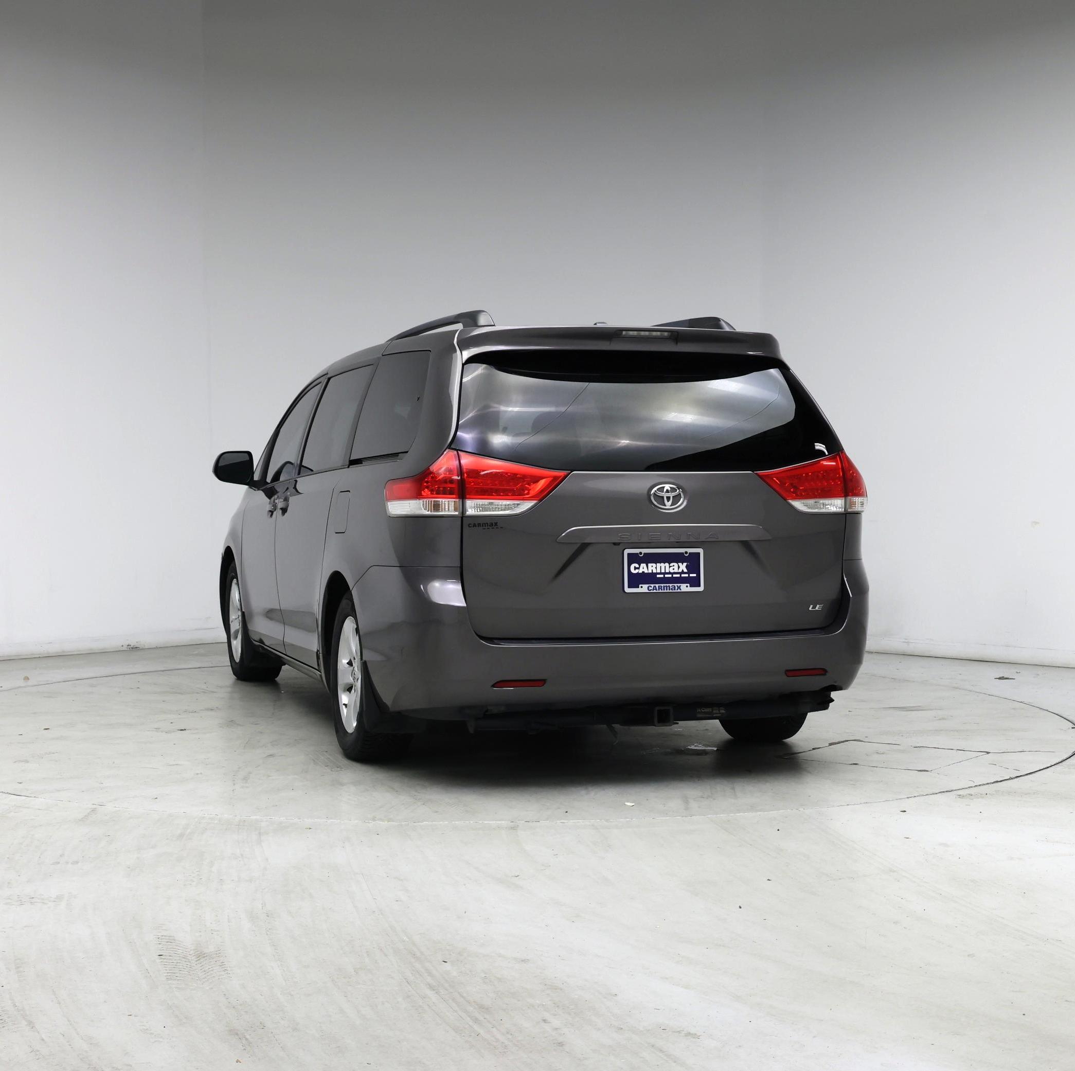 Thumbnail: 2013 Toyota Sienna - 6
