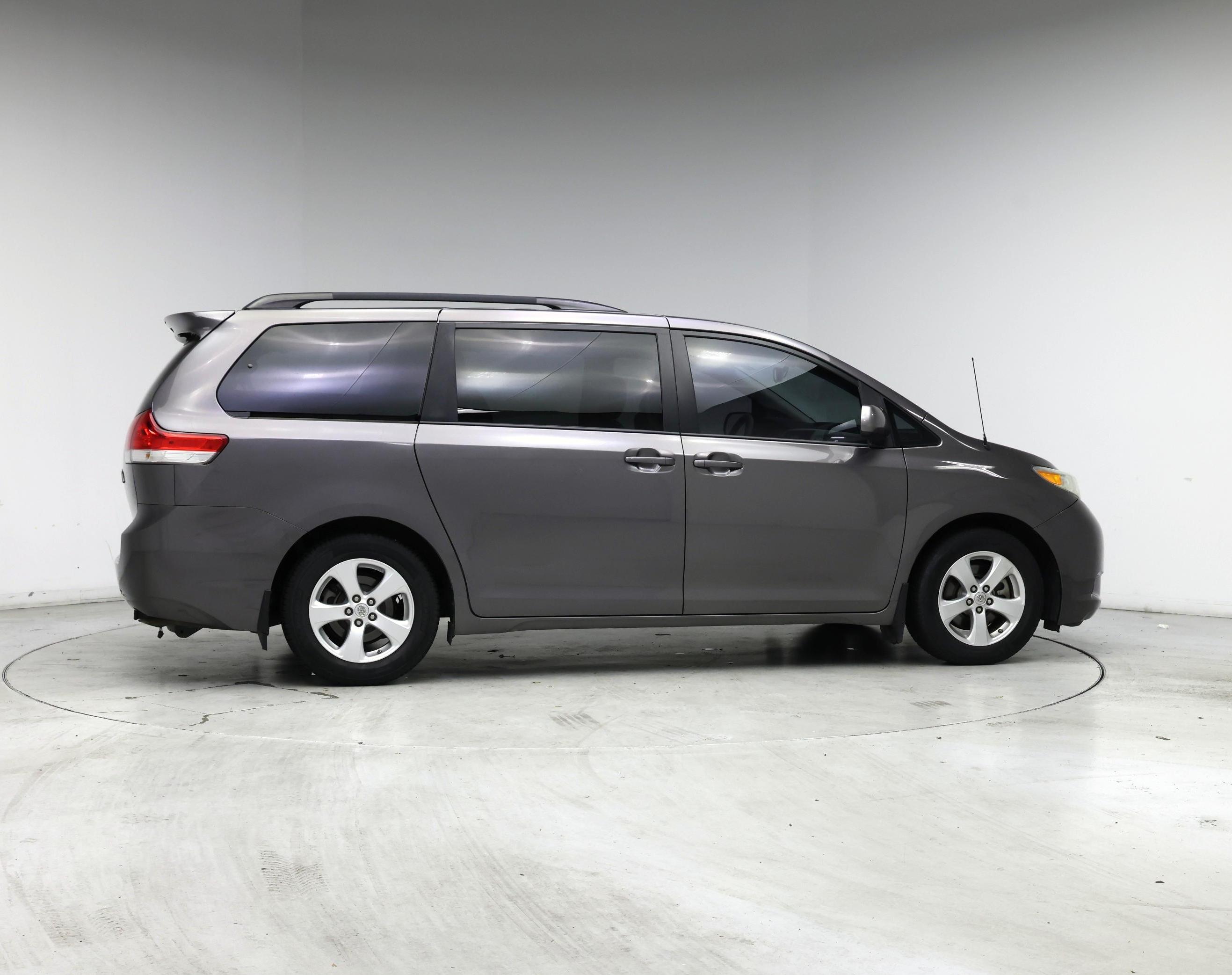 Thumbnail: 2013 Toyota Sienna - 7