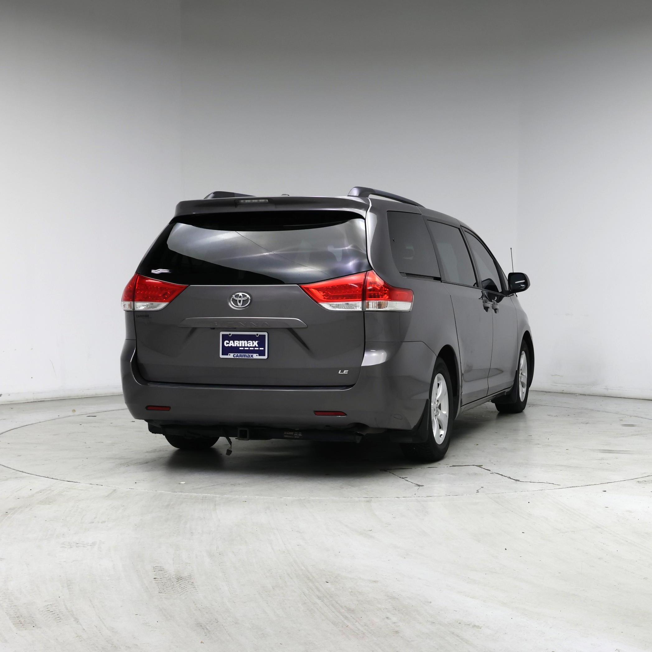 Thumbnail: 2013 Toyota Sienna - 8