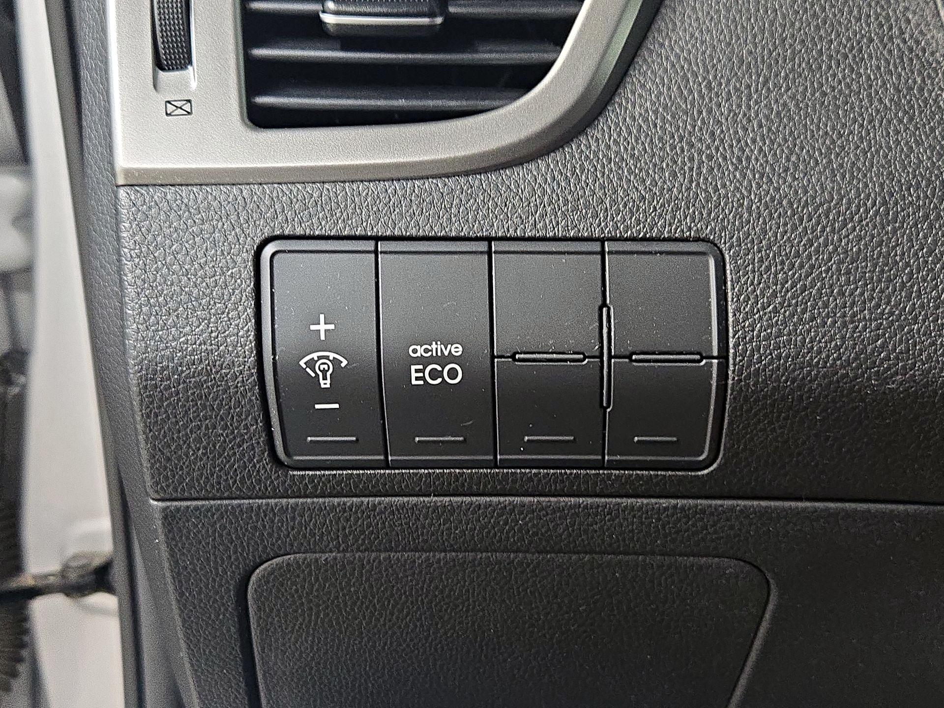 Thumbnail: 2017 Hyundai Elantra - 13